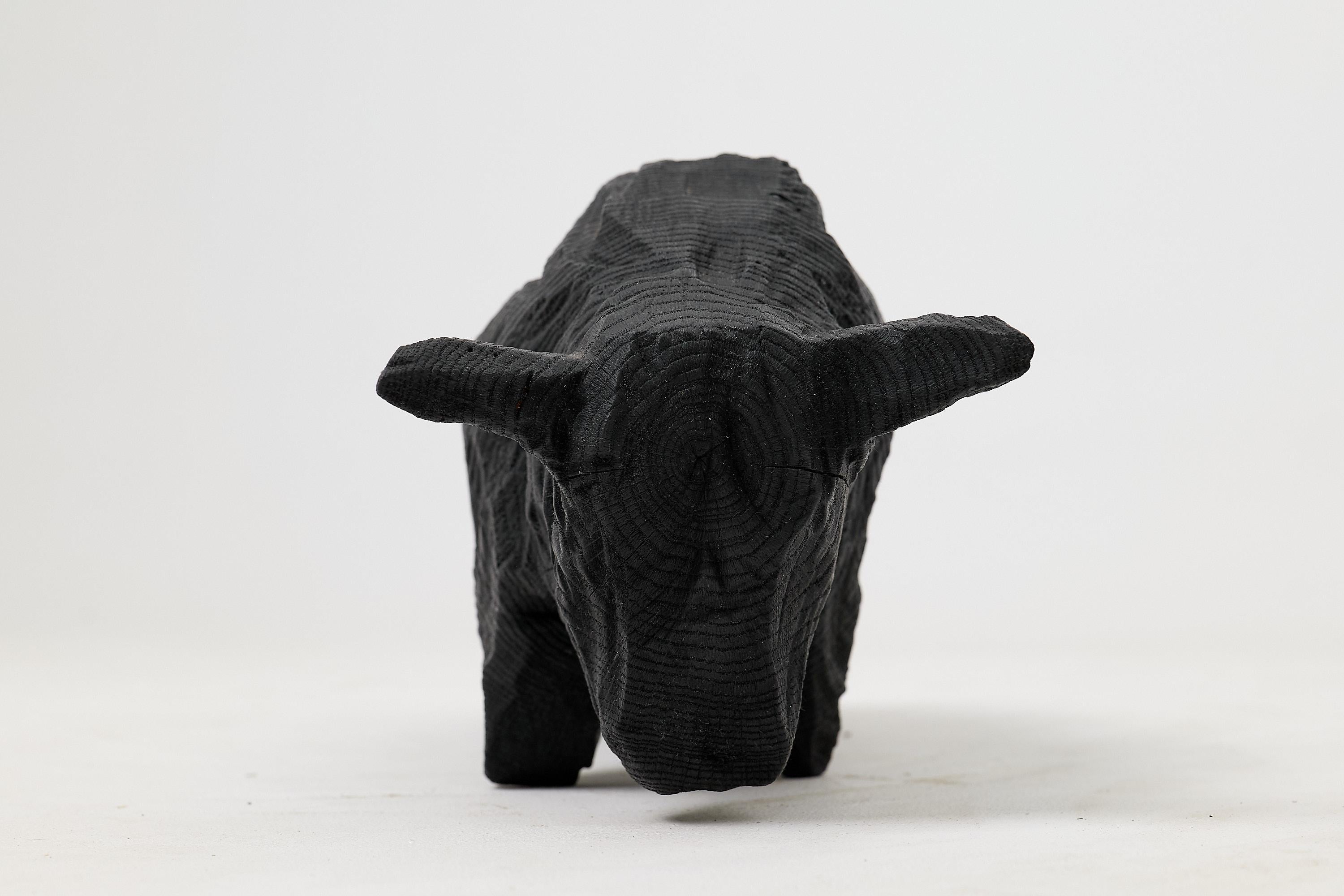 Taurus, scolpito con la motosega, Burnt Oak in vendita 6