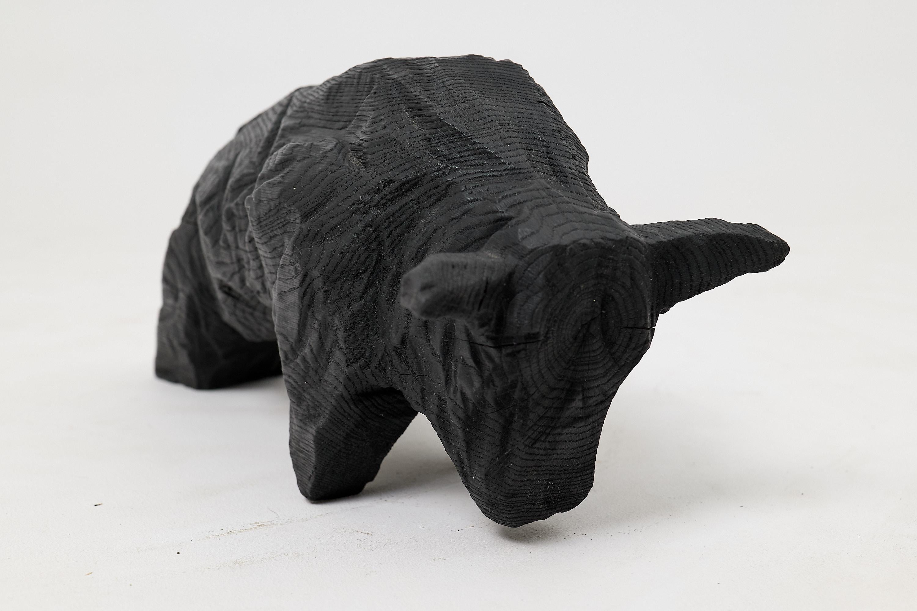 Taurus, scolpito con la motosega, Burnt Oak in vendita 7