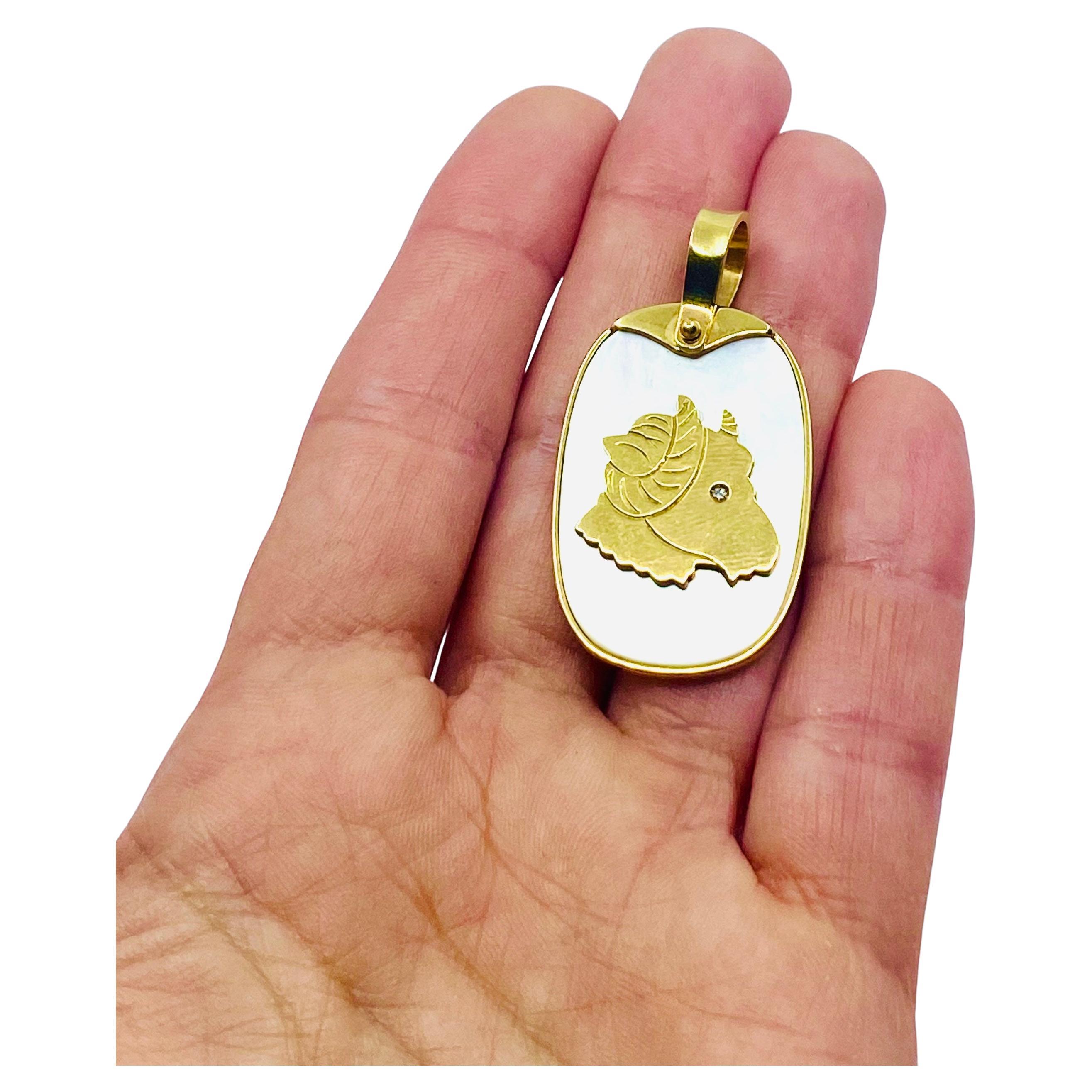 

CIRCA: 1990’s
MATERIALS: 18K Yellow Gold 
GEMSTONE: Diamond, Mother of Pearl
WEIGHT: 14.1 grams
MEASUREMENTS: 1 7/16” x 7/8”

An amazing Taurus charm pendant made of 18k gold and mother of pearl, features diamond. This gold Zodiac pendant is