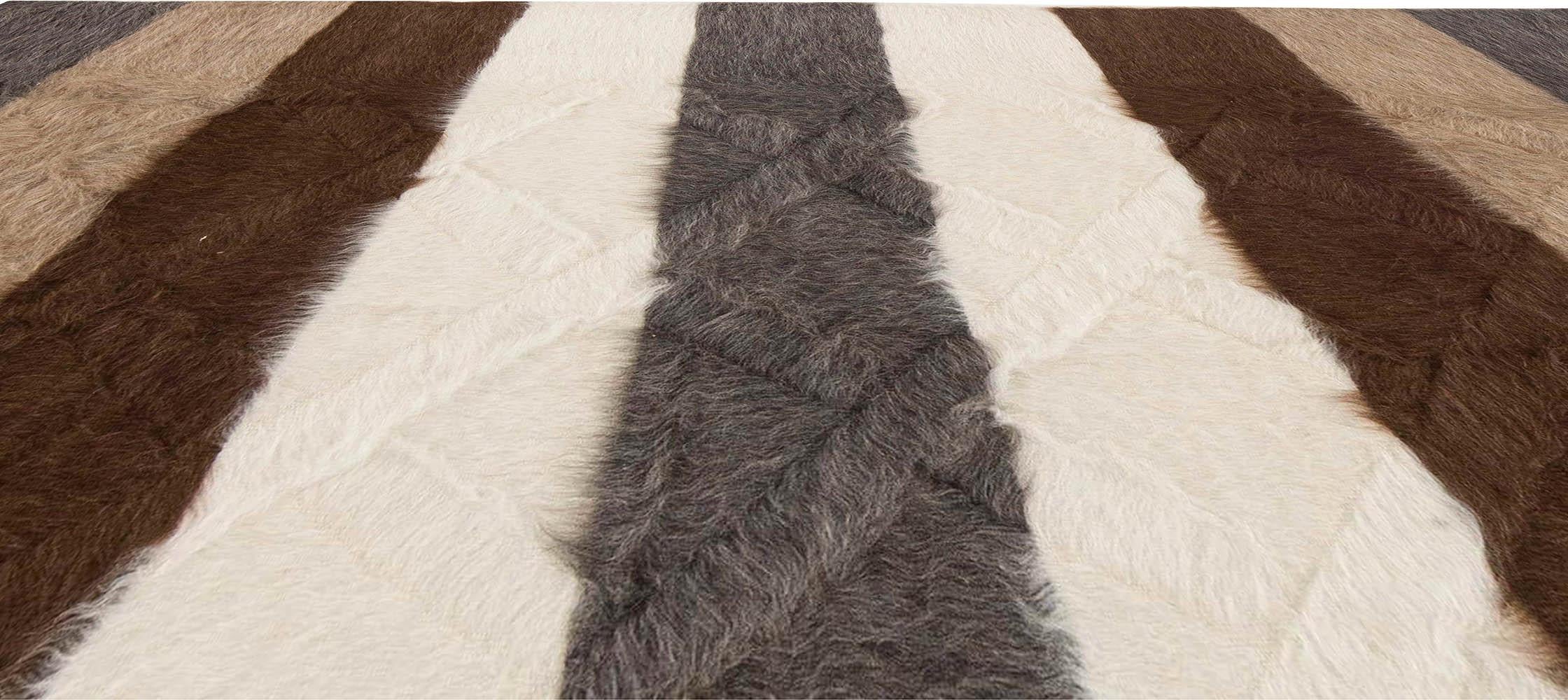 Moderner gestreifter Teppich aus der Taurus-Kollektion aus Ziegenhaar von Doris Leslie Blau (Türkisch) im Angebot