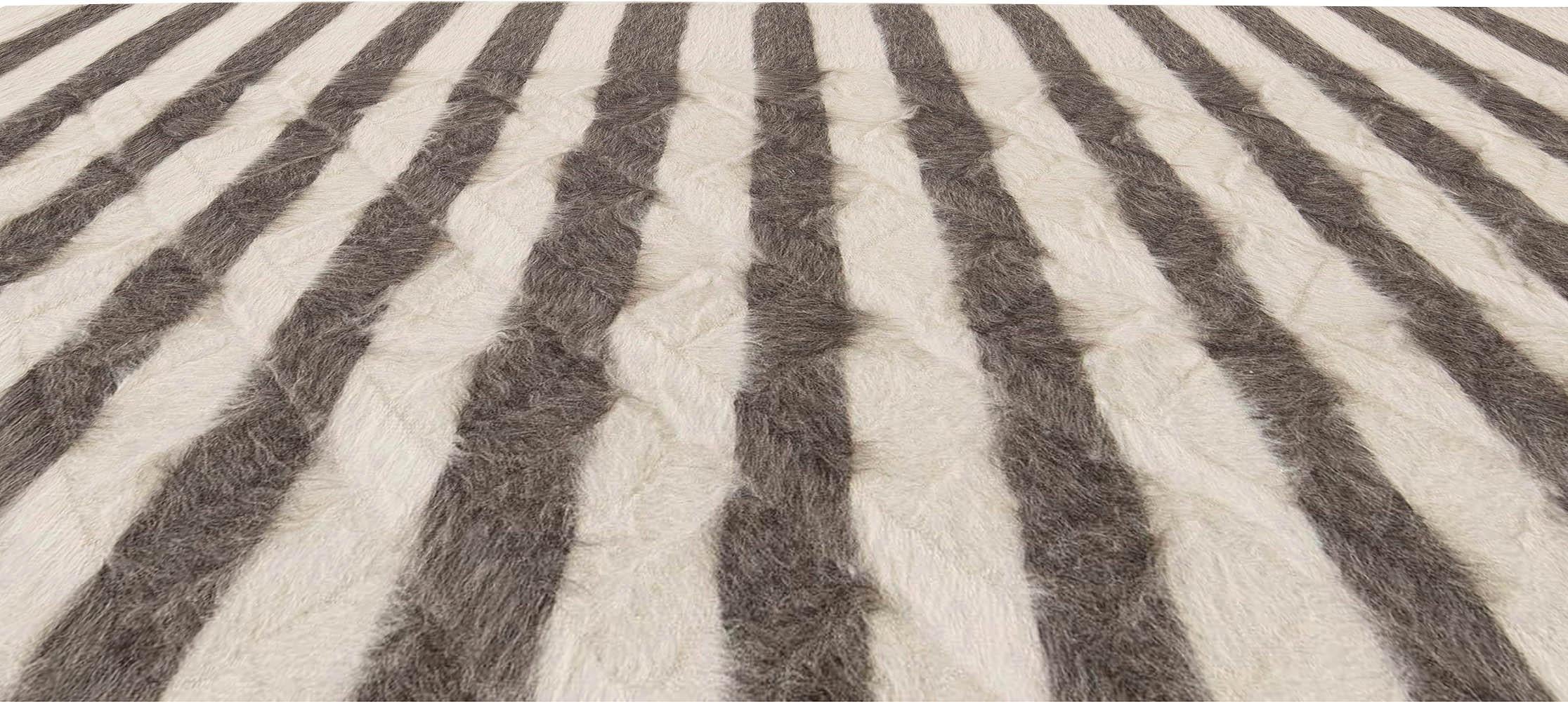 Moderne Tapis à rayures moderne en poils de chèvre de la collection Taurus de Doris Leslie Blau en vente