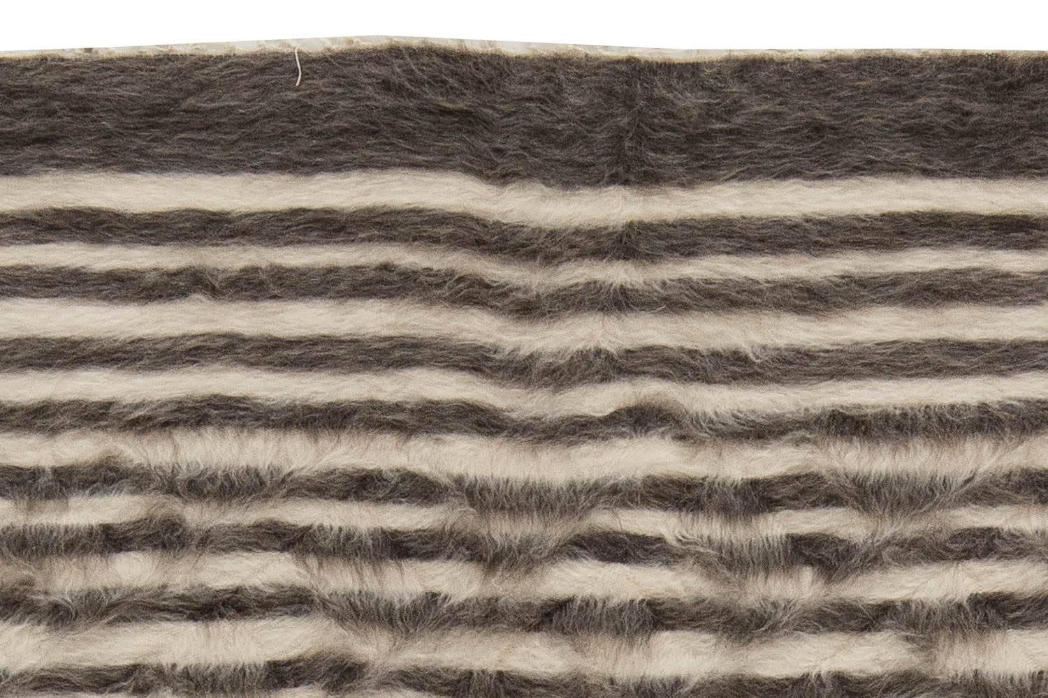 Moderner gestreifter Teppich aus der Taurus-Kollektion aus Ziegenhaar von Doris Leslie Blau (Handgeknüpft) im Angebot