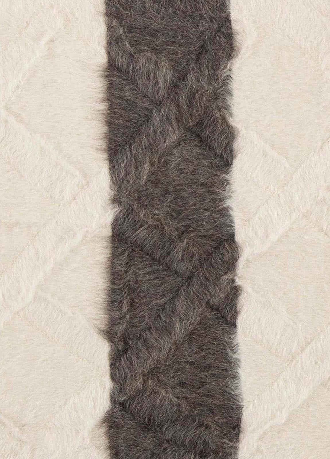 Moderner gestreifter Teppich aus der Taurus-Kollektion aus Ziegenhaar von Doris Leslie Blau im Zustand „Neu“ im Angebot in New York, NY