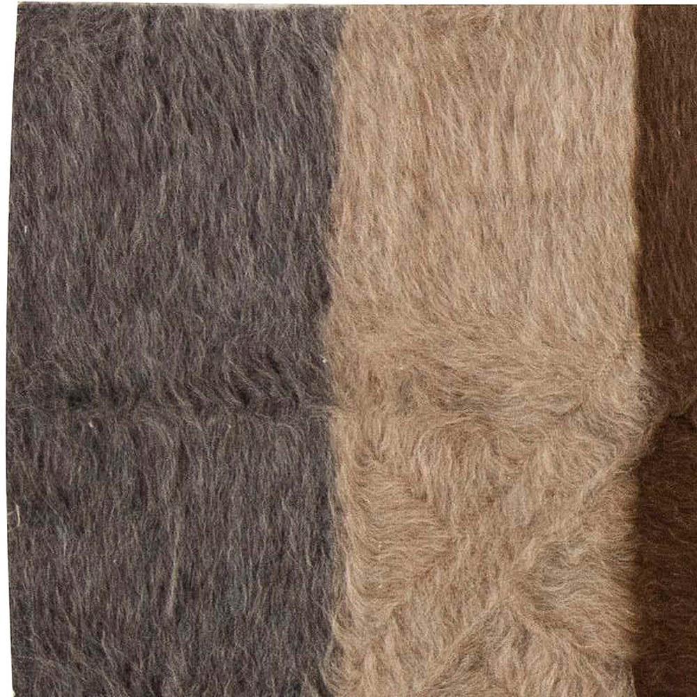 Moderner gestreifter Teppich aus der Taurus-Kollektion aus Ziegenhaar von Doris Leslie Blau im Angebot 1