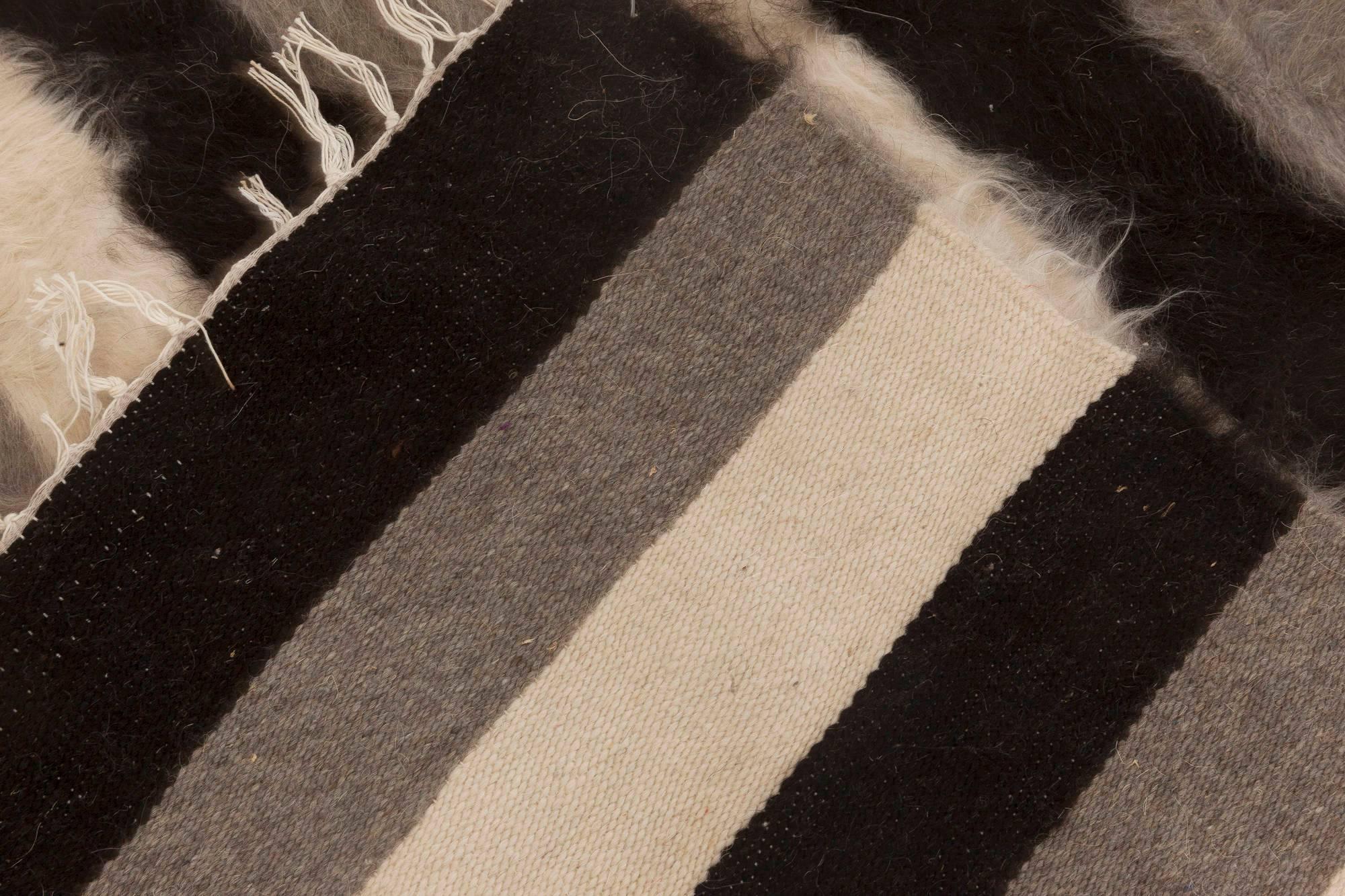 Alfombra moderna de pelo de cabra a rayas Taurus Collection de Doris Leslie Blau Pelo de cabra en venta