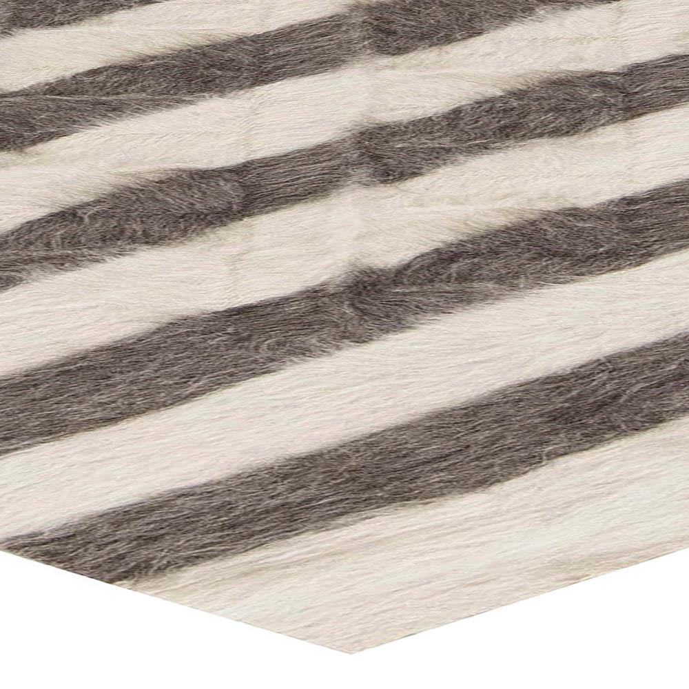 Poil de chèvre Tapis à rayures moderne en poils de chèvre de la collection Taurus de Doris Leslie Blau en vente