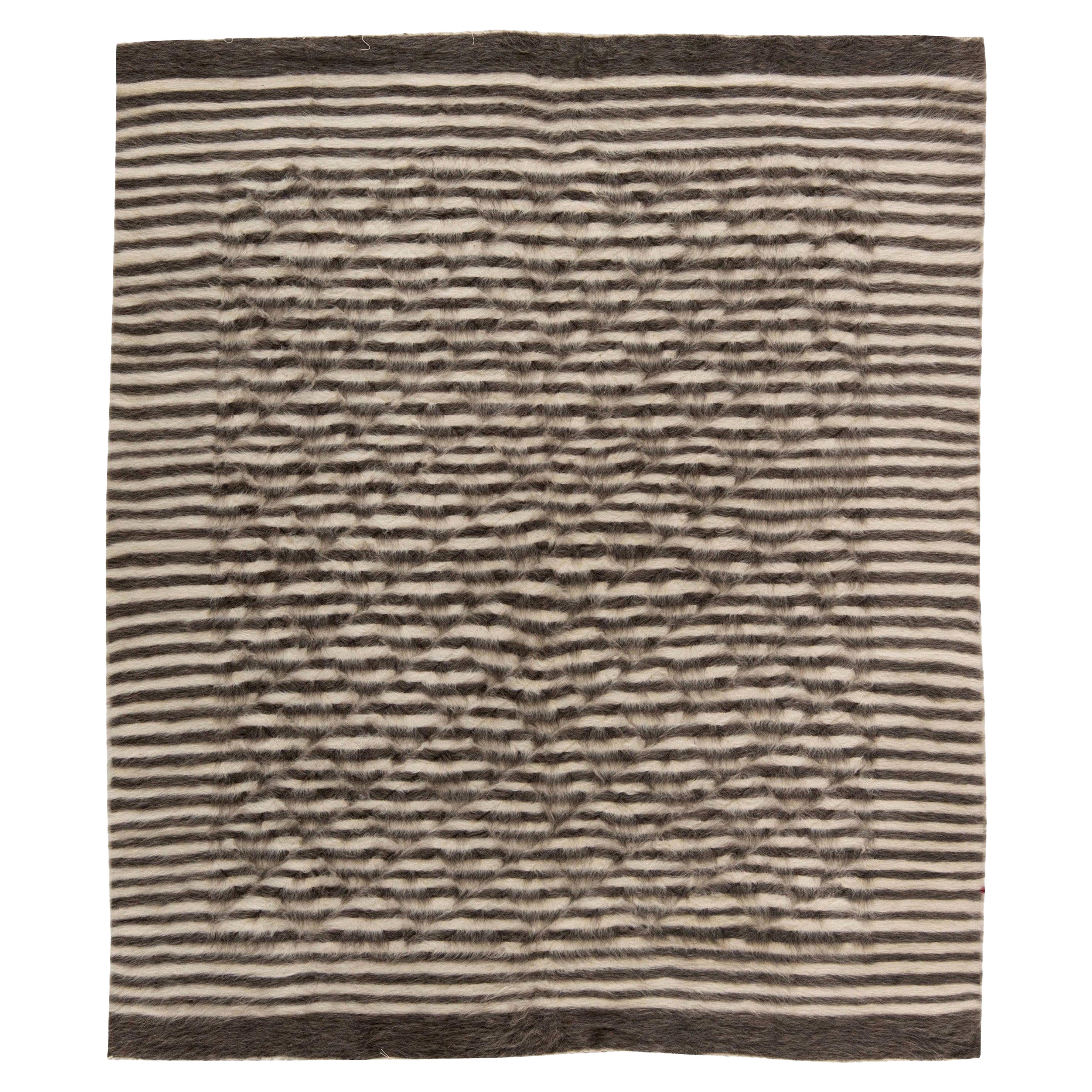 Moderner gestreifter Teppich aus der Taurus-Kollektion aus Ziegenhaar von Doris Leslie Blau im Angebot