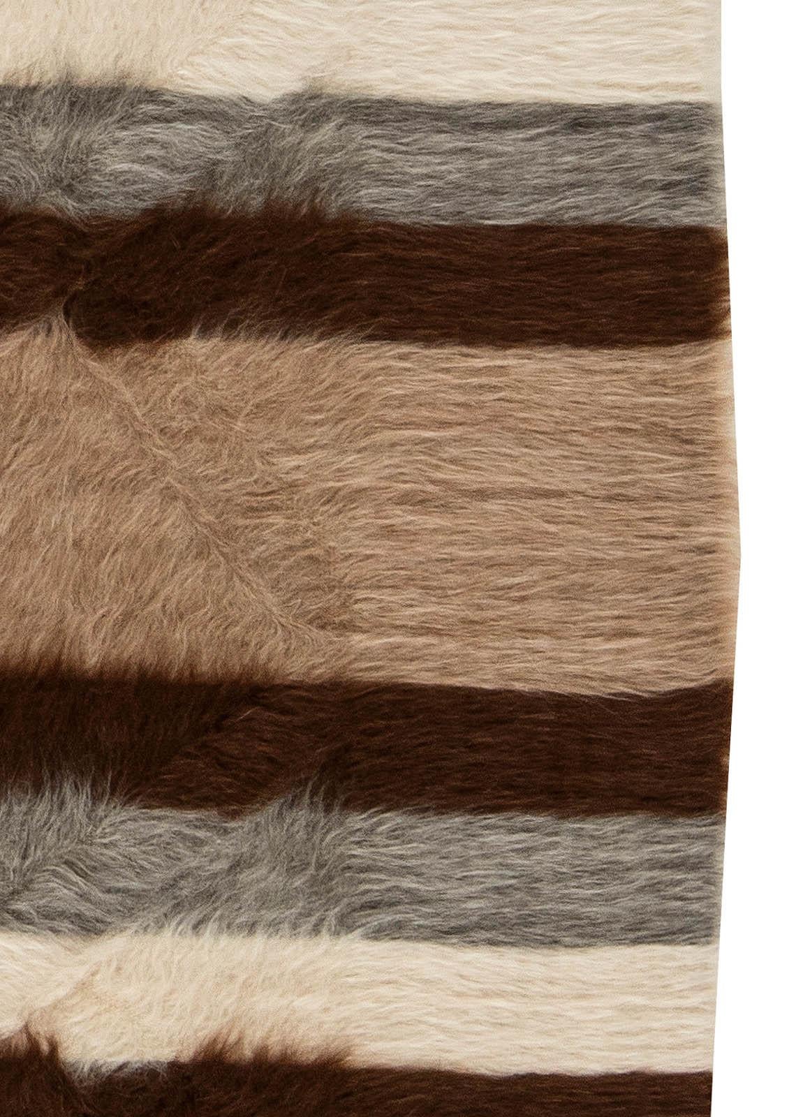 Colección Taurus Alfombra moderna de pelo de cabra a rayas hecha a mano por Doris Leslie Blau Anudado a mano en venta