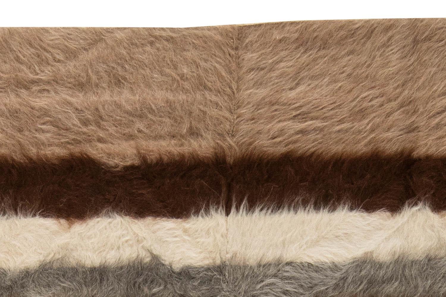 Colección Taurus Alfombra moderna de pelo de cabra a rayas hecha a mano por Doris Leslie Blau en Nuevo estado para la venta en New York, NY