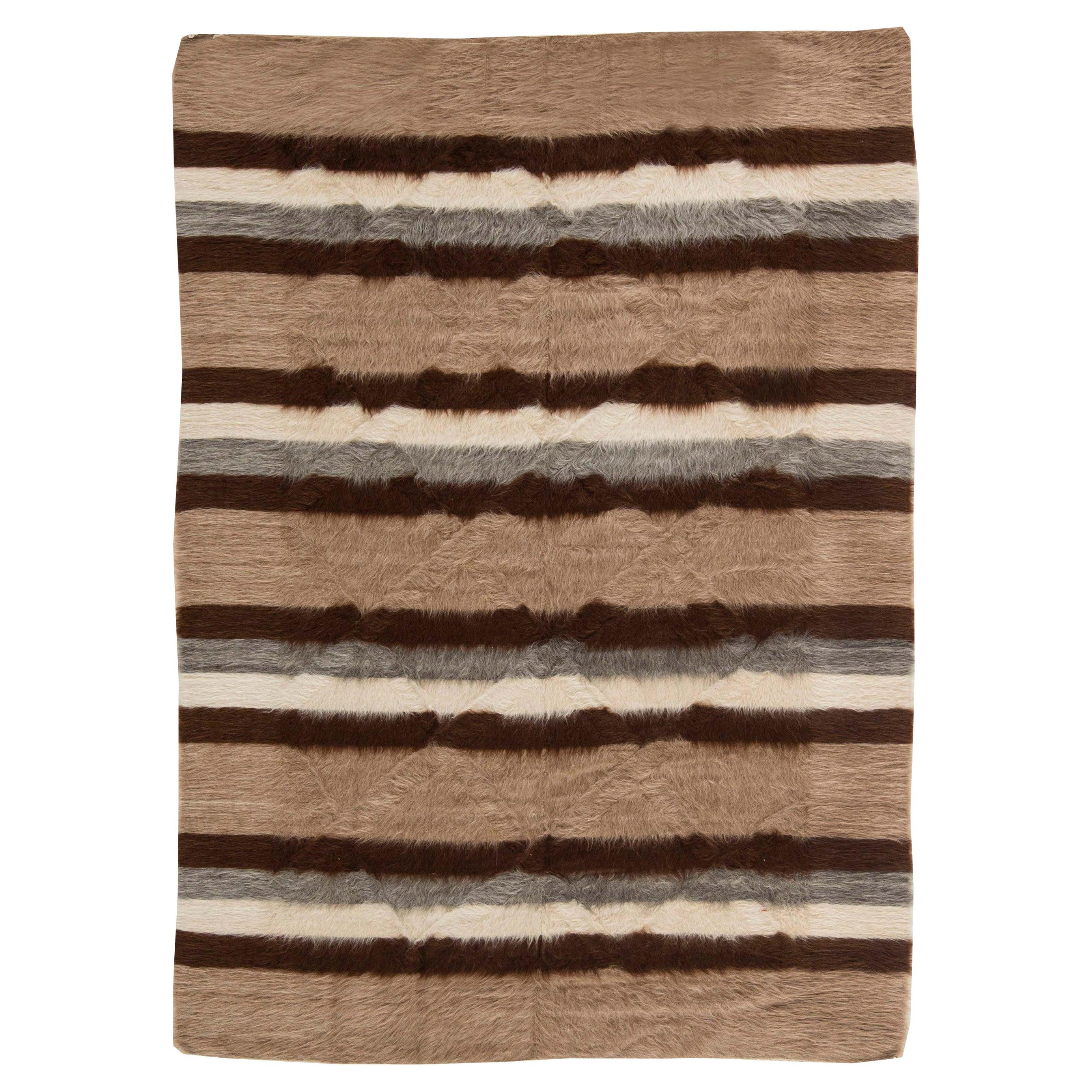 Modern gestreifter handgefertigter Teppich aus der Taurus-Kollektion aus Ziegenhaar von Doris Leslie Blau im Angebot