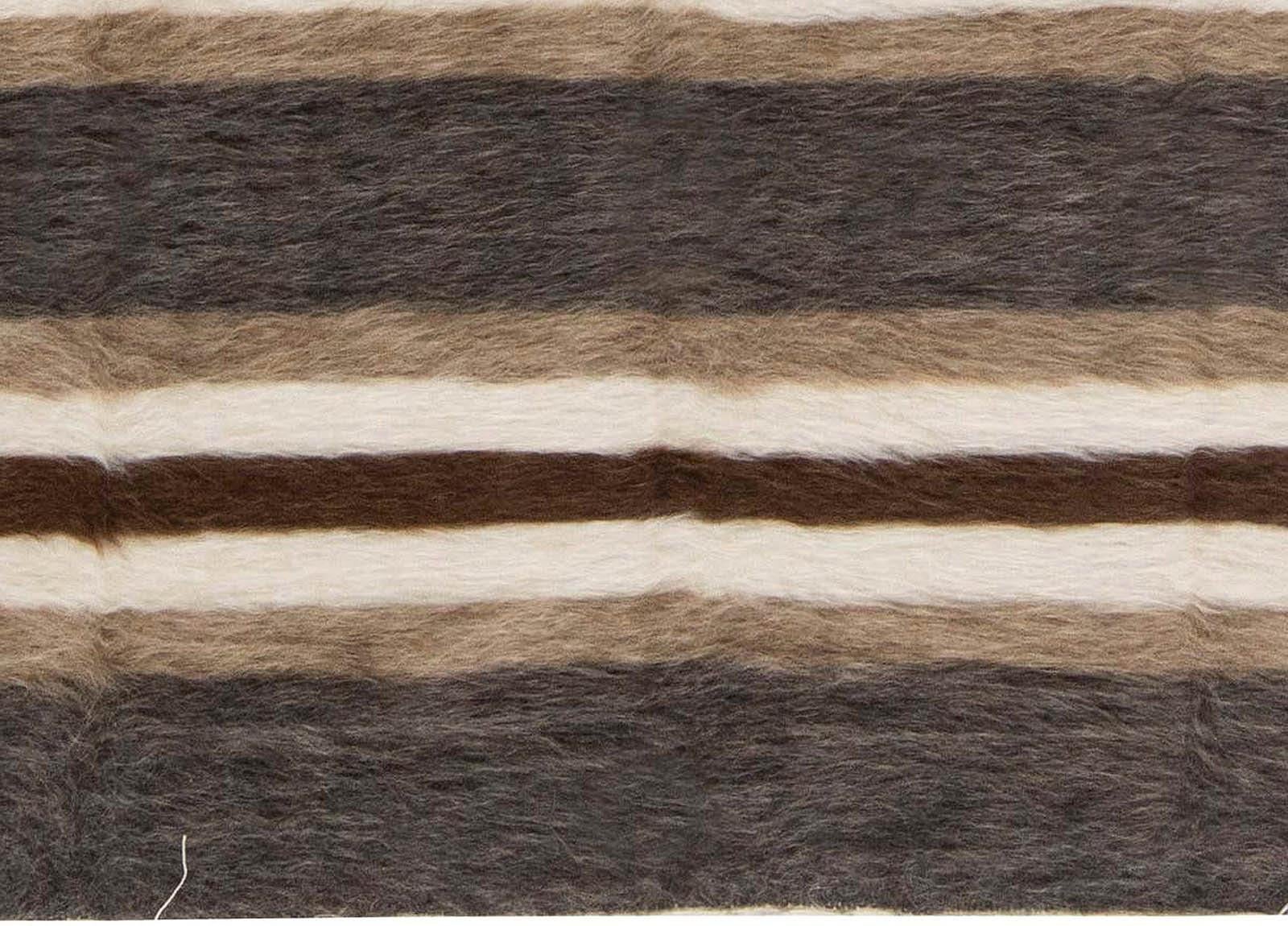 Taurus Collection gestreift braun, weiß, grau, Ziegenhaarteppich von Doris Leslie Blau.
Größe: 4,0