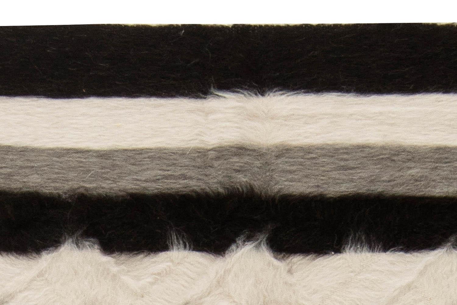 Gestreifter Teppich aus der Taurus-Kollektion aus Ziegenhaar von Doris Leslie Blau im Zustand „Neu“ im Angebot in New York, NY