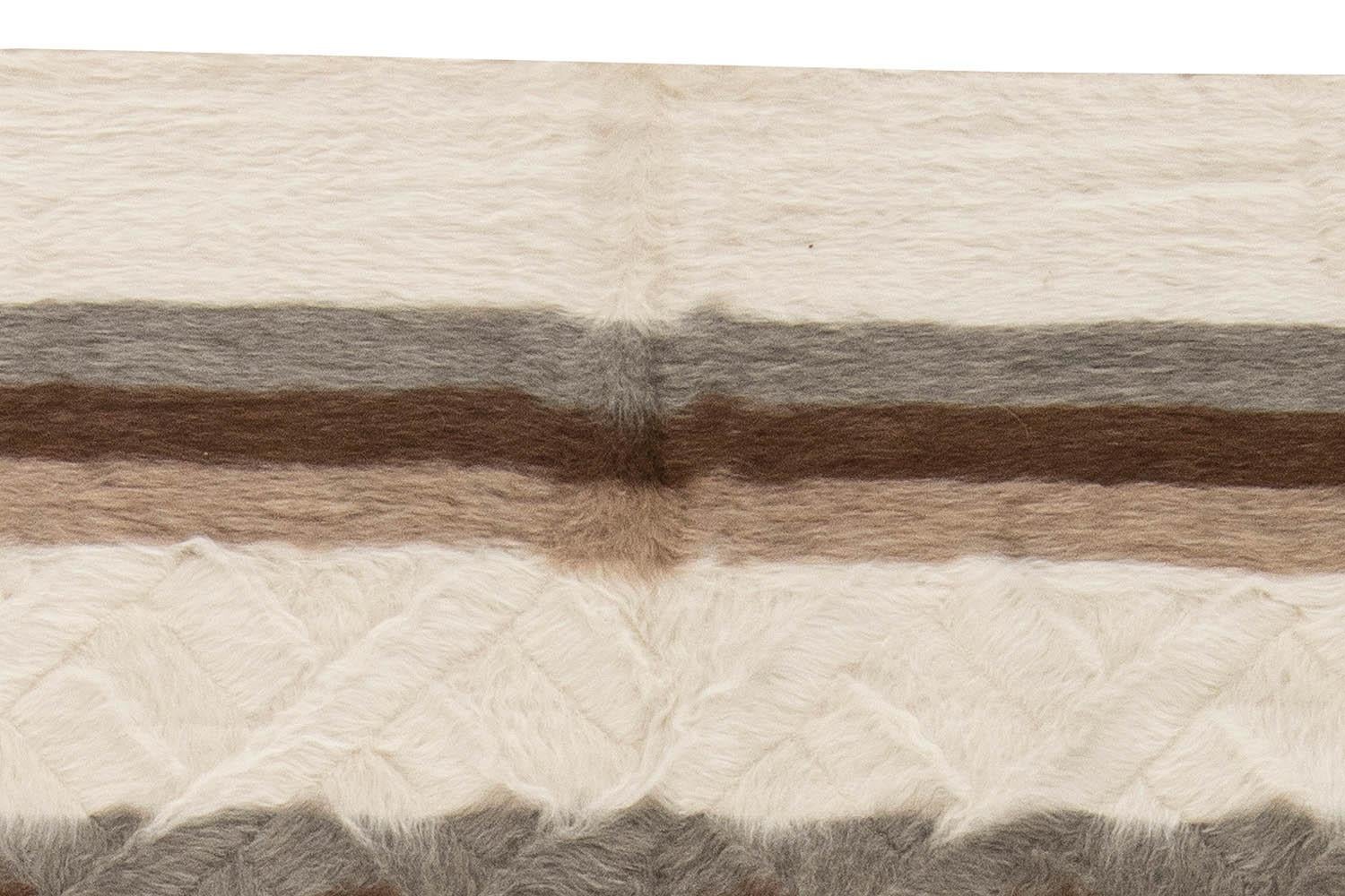 Gestreifter Teppich aus der Taurus-Kollektion aus Ziegenhaar von Doris Leslie Blau im Zustand „Neu“ im Angebot in New York, NY