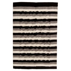 Tapis à rayures en poils de chèvre de la collection Taurus de Doris Leslie Blau