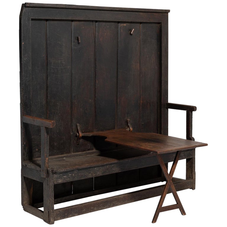 Tavern Settle with Table, England, 19th Century For Sale