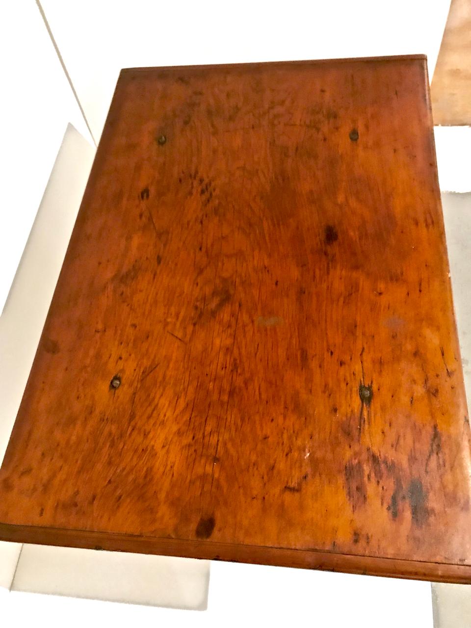 Tavern Table, American, circa 1790-1815 In Good Condition In Pasadena, CA