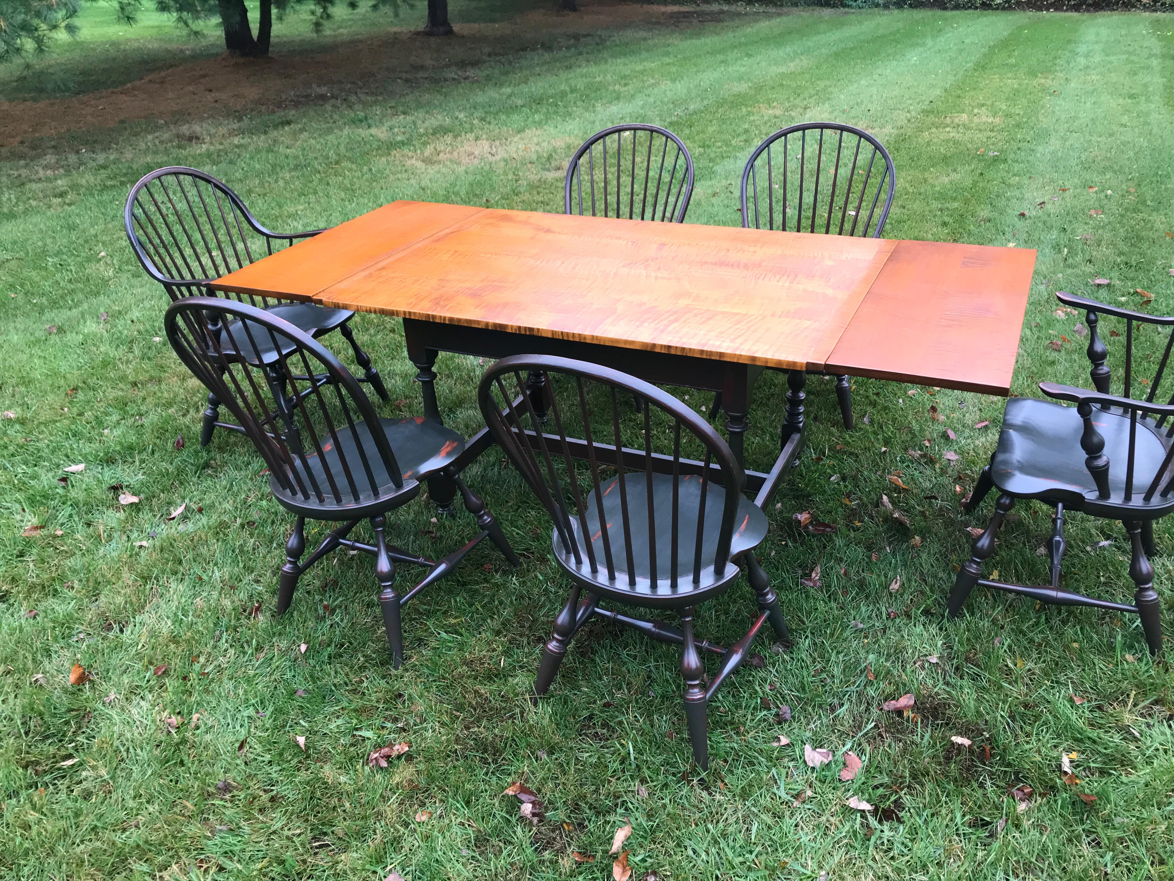 Tavern Table in Tiger Maple and Green Distressed Base, 6 Matching Windsor Chairs In Excellent Condition In Billerica, MA
