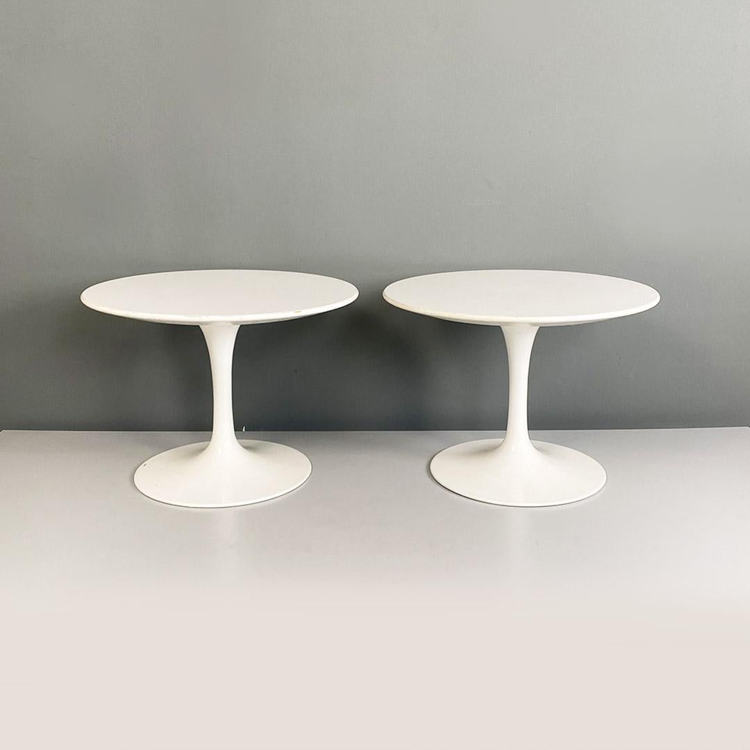 Coppia di tavoli da caffè modello Tulip, italiani, del periodo moderno, in laminato bianco di Eero Saarinen per Knoll, 1970 circa.
Tavolini modelloTulip con piano laminato bianco, base in metallo e marchio originale.
Prodotti da Knoll nel 1960 ca. e