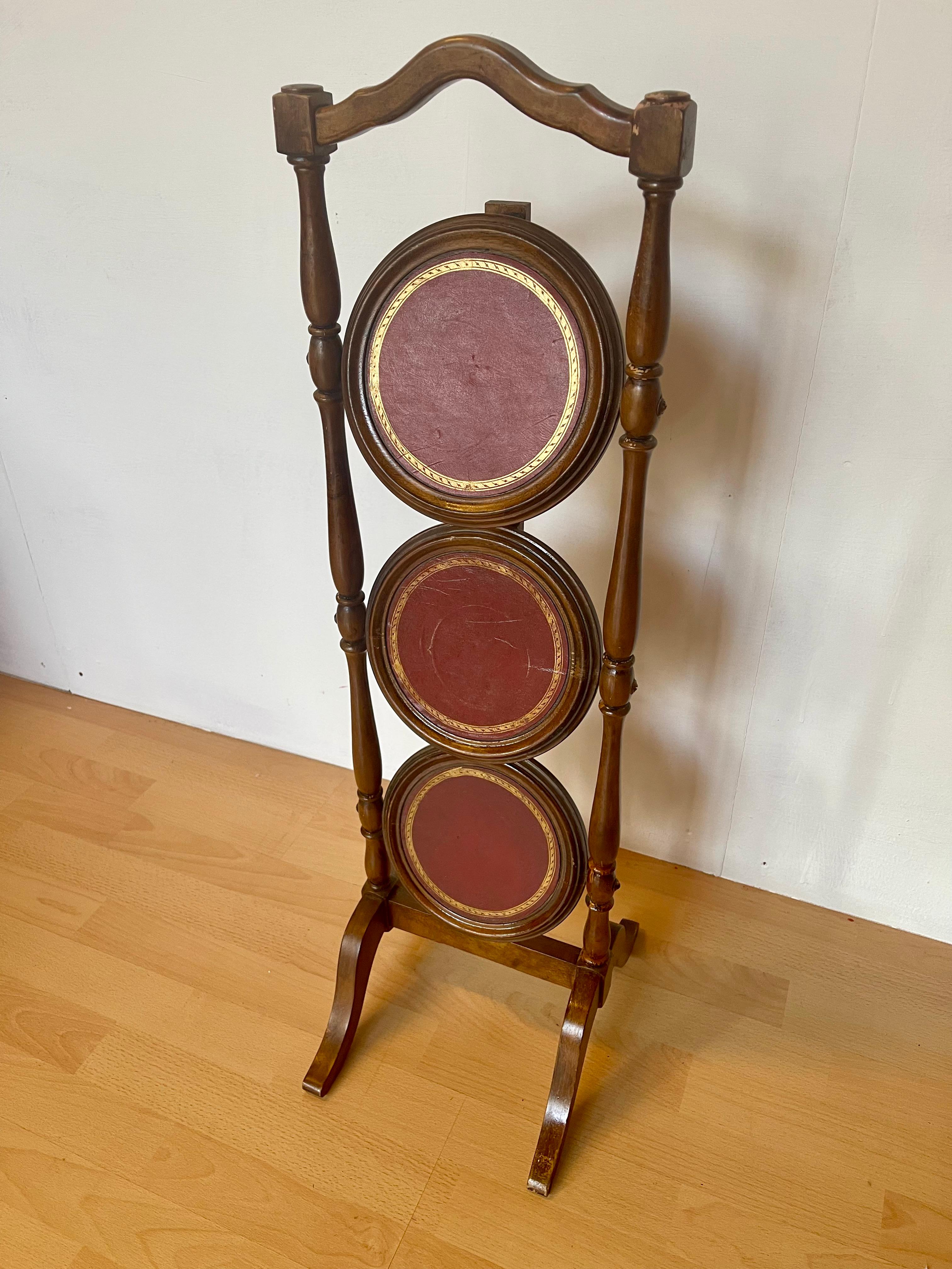 Table basse pliante à trois niveaux en bois teinté noyer 