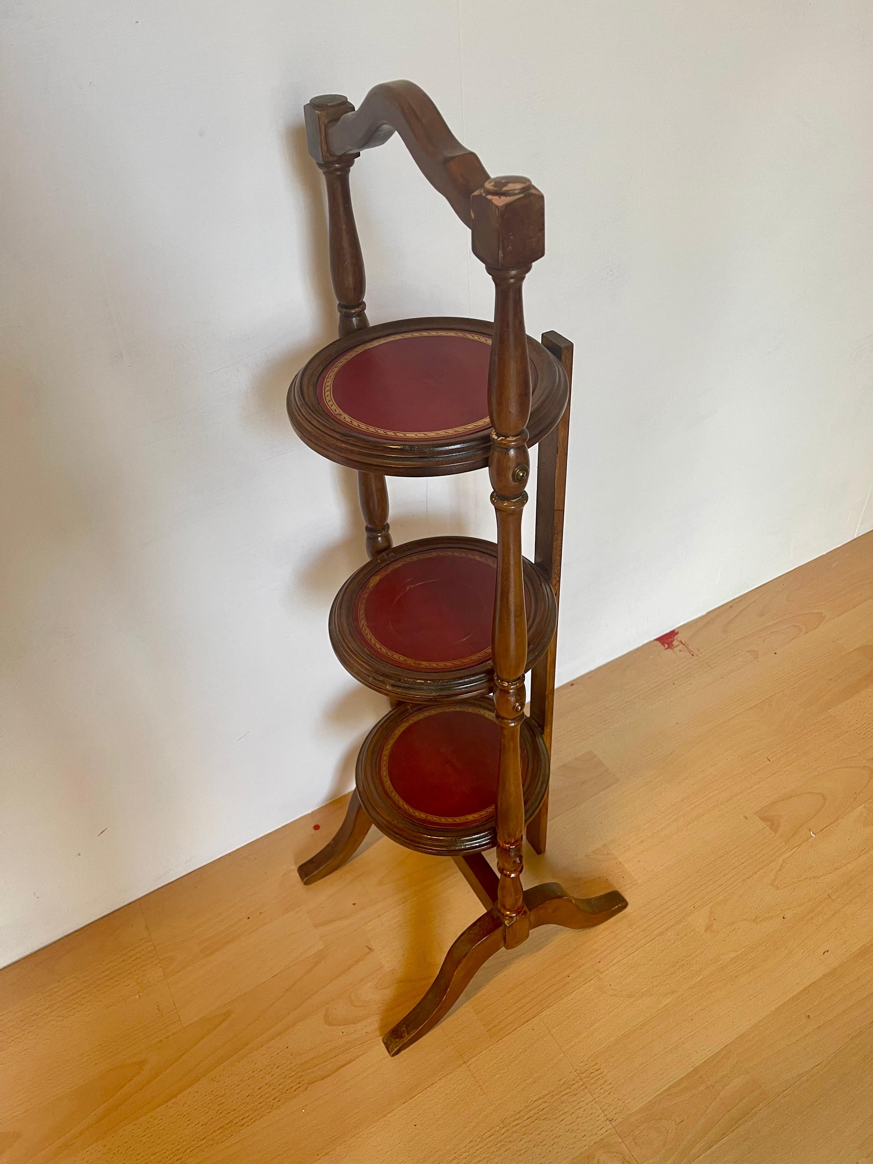 Bois Table basse pliante à trois niveaux en bois teinté noyer en vente