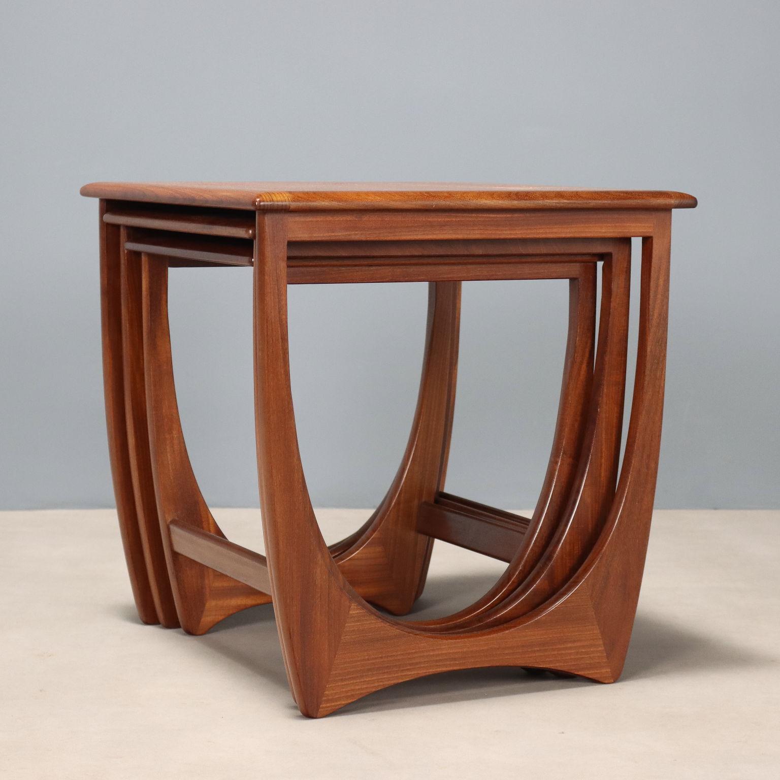 Tavolini a nido anni '60 Manifattura Nordeuropea For Sale 2