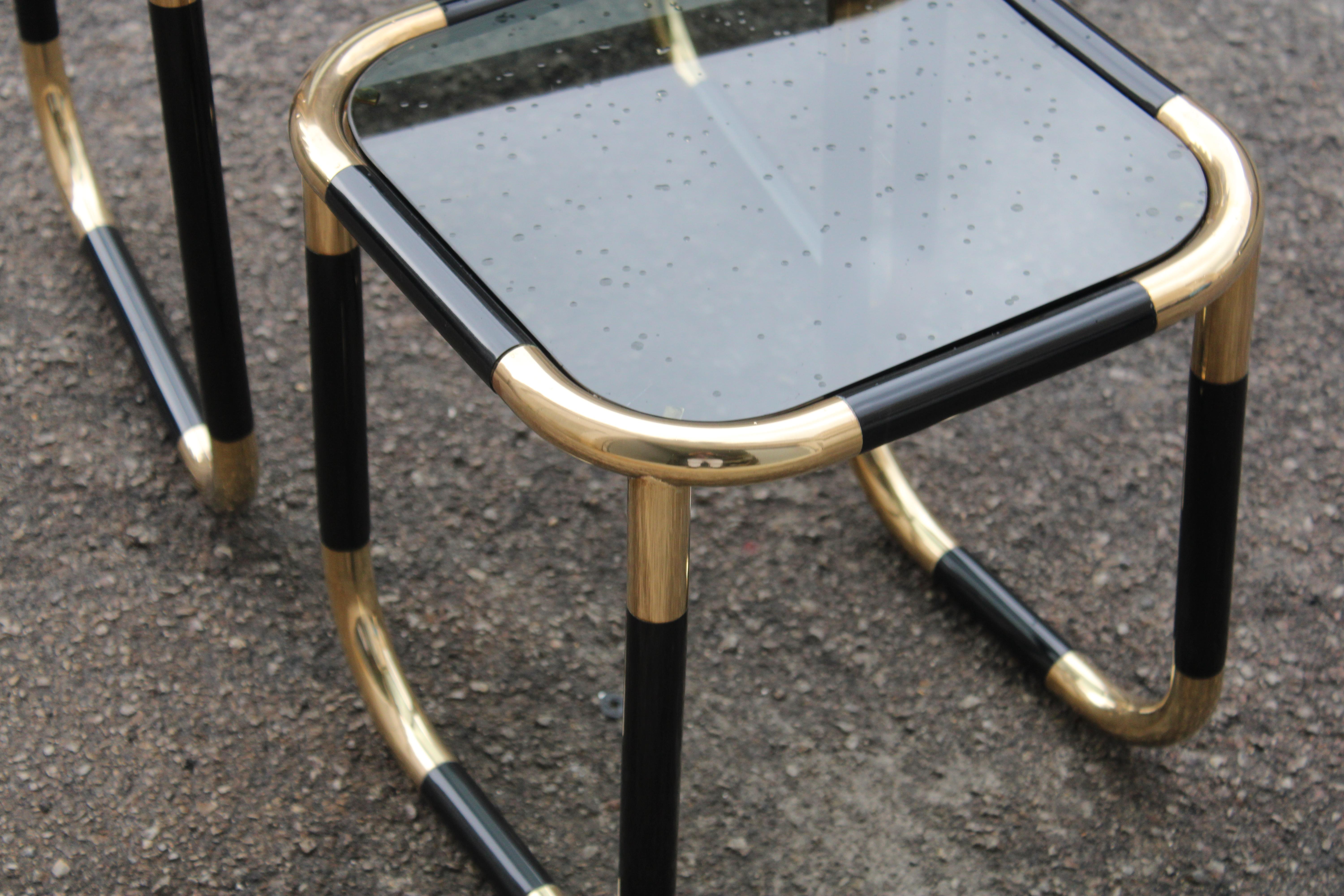 Mid-Century Modern Tavolini ad incastro in tubolare smaltato e Ottone Italia 1960 For Sale