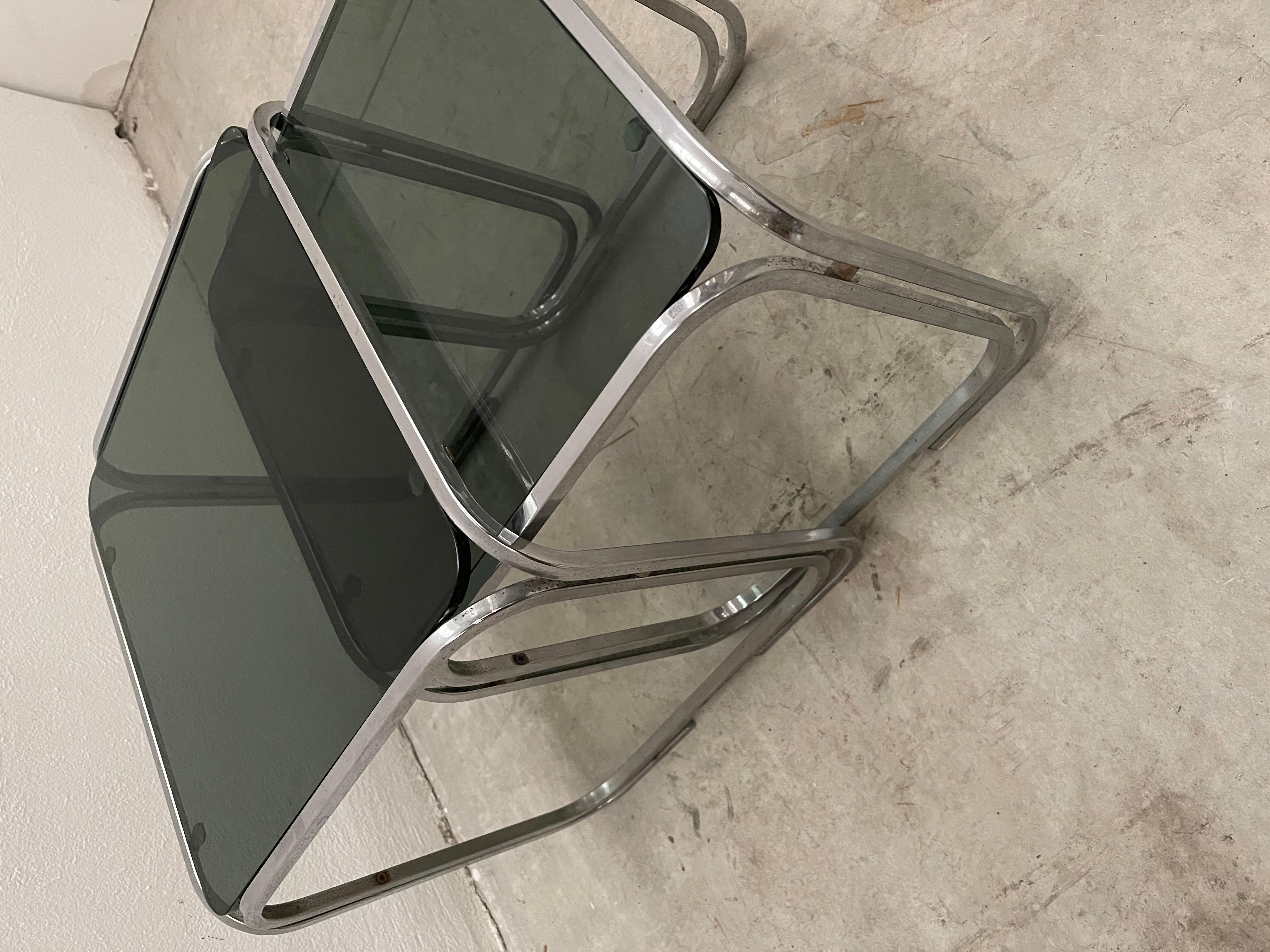 Italian Tables basses imbriquées en acier tubulaire chromé et verre Mid Century en vente