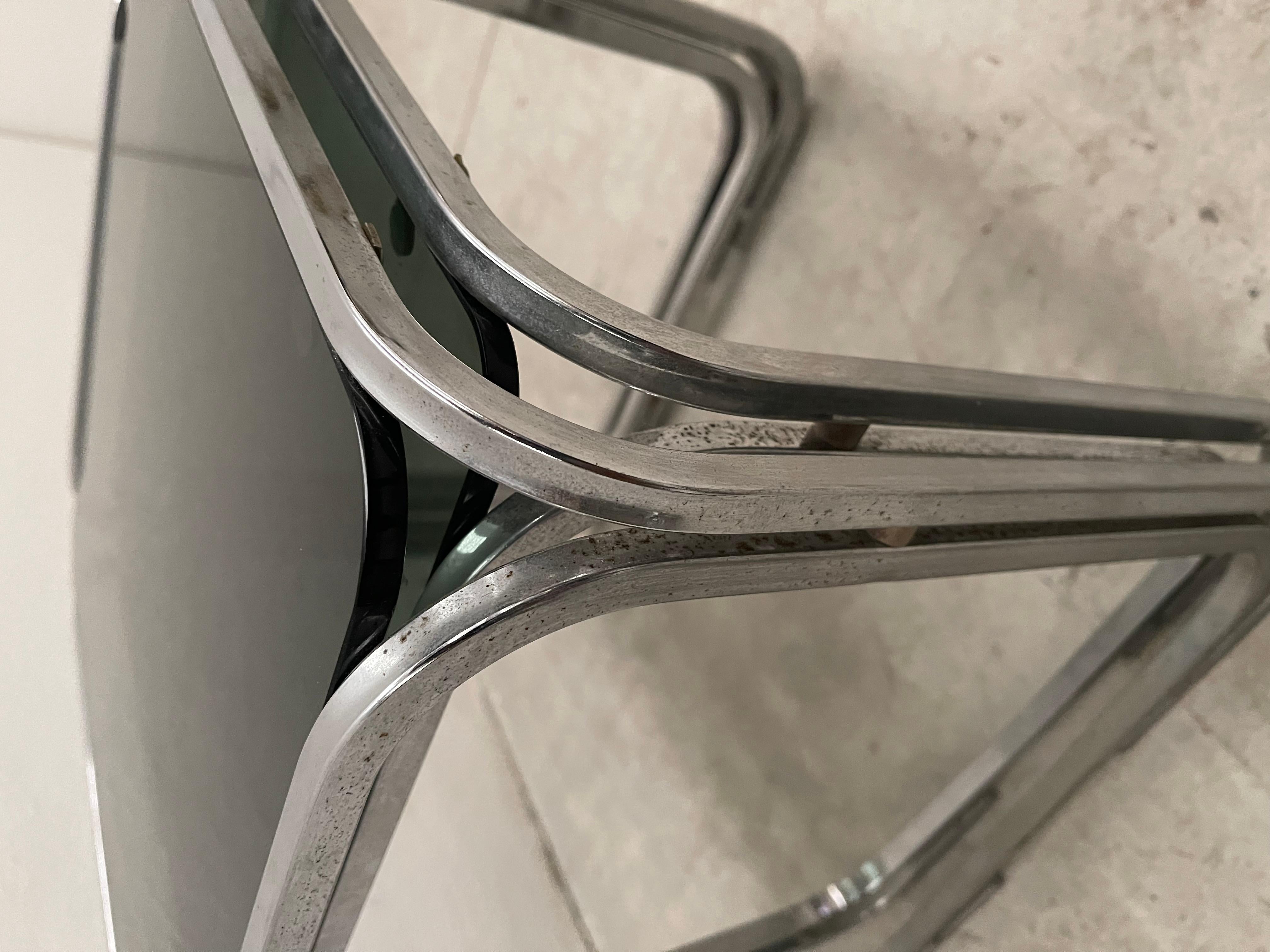 Interlocking glass coffee tables chromed tubular steel Mid Century In Good Condition For Sale In Cantù, IT