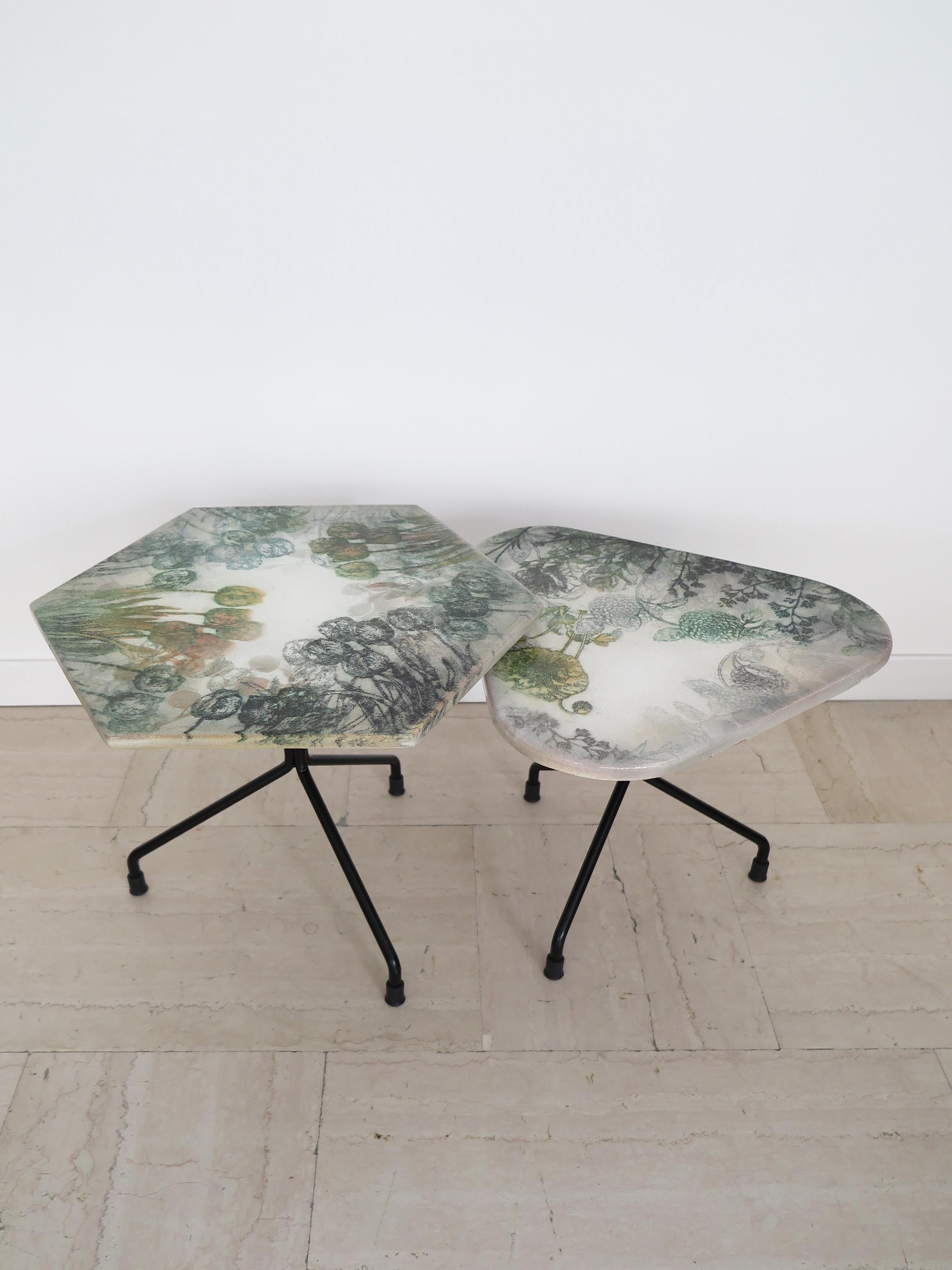 Pair of contemporary Italian coffee tables suitable for both indoor and outdoor use,
with hexagonal and triangular ceramic top hand-decorated with spray-painted floral designs; matt black painted metal foot frame.
New Capperidicasa design for