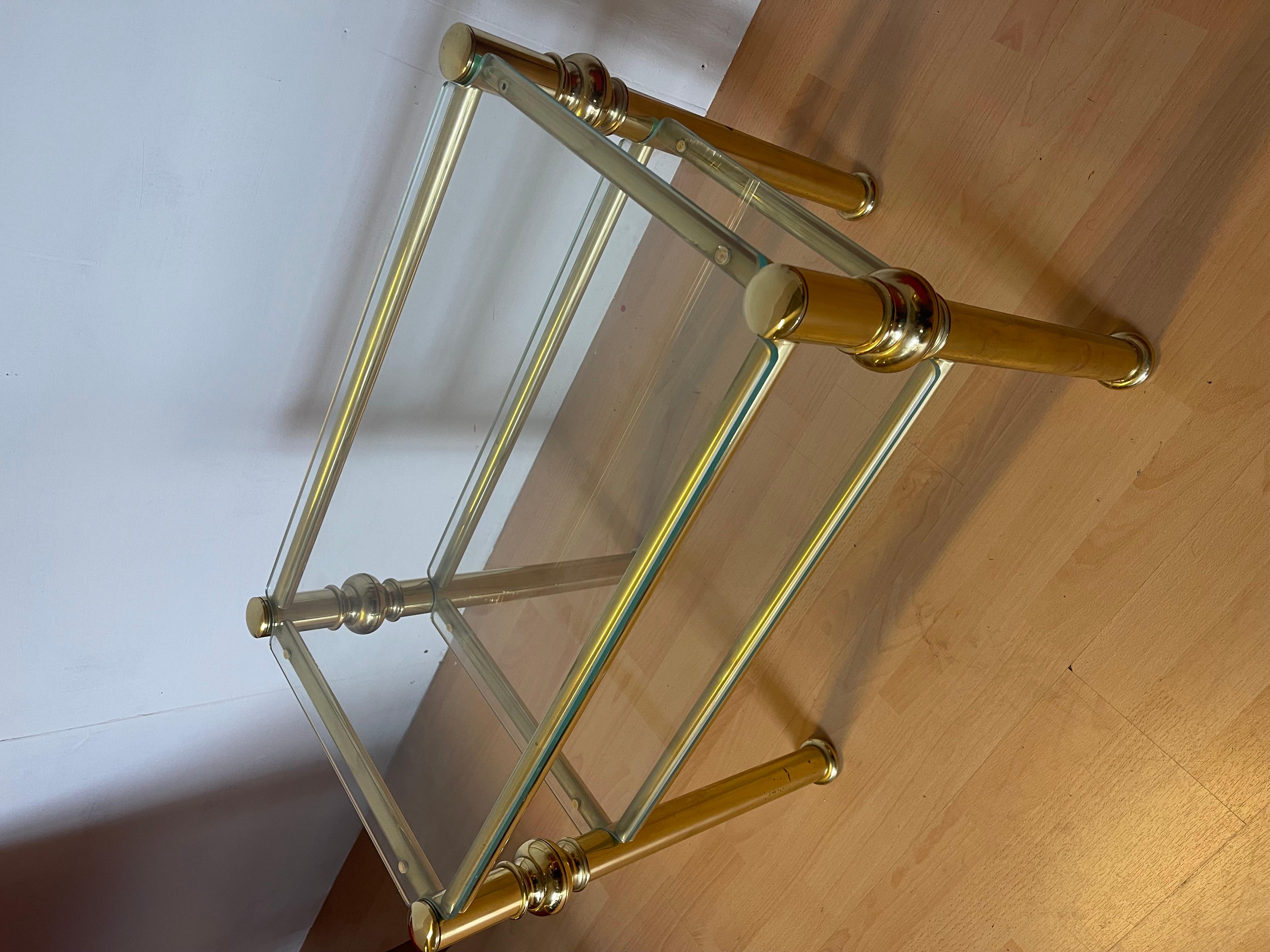 Tavolini italiano in ottone e vetro anni '90 en venta 2