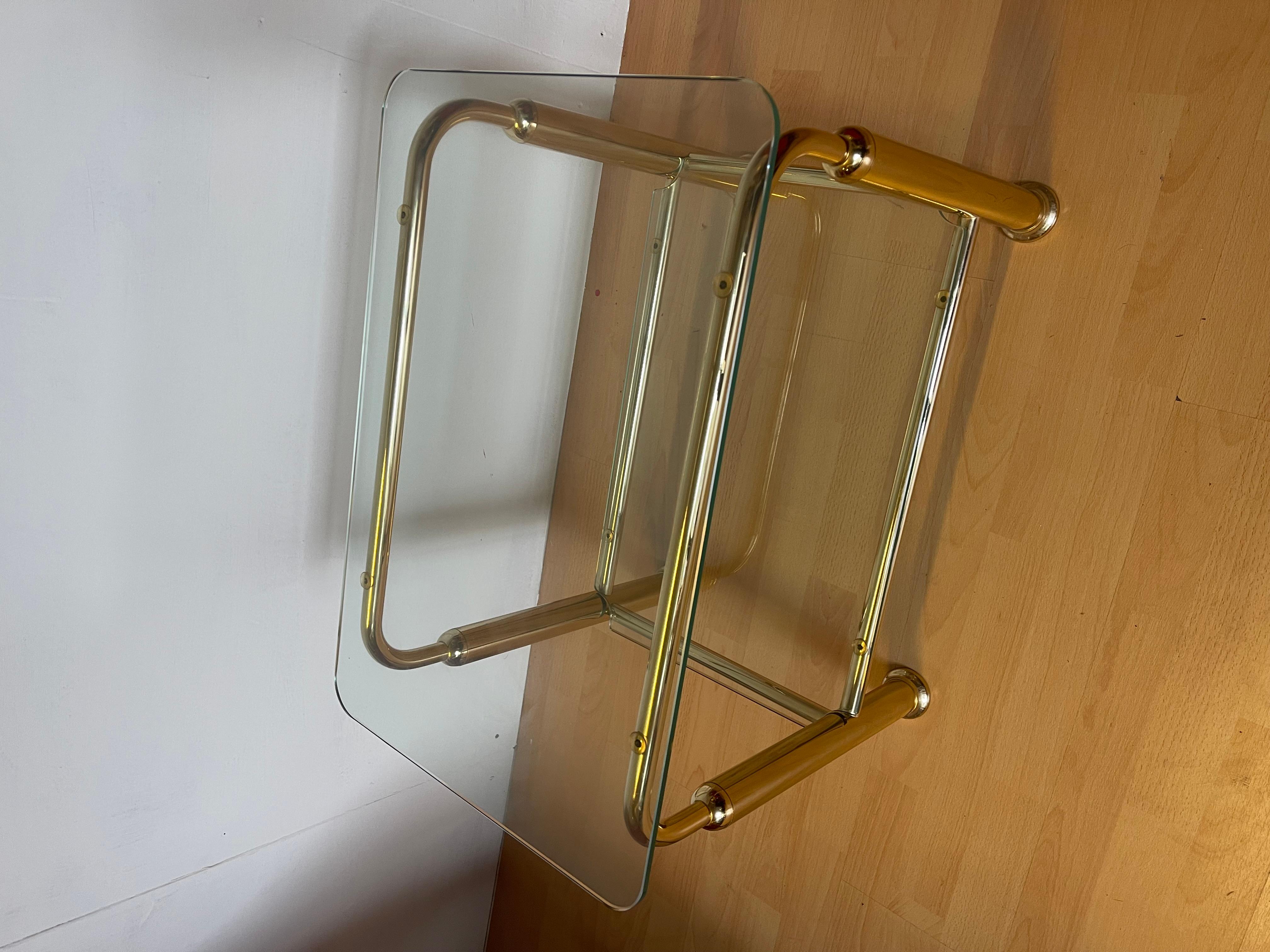 Tavolini italiano in ottone e vetro anni '90 Italian en venta