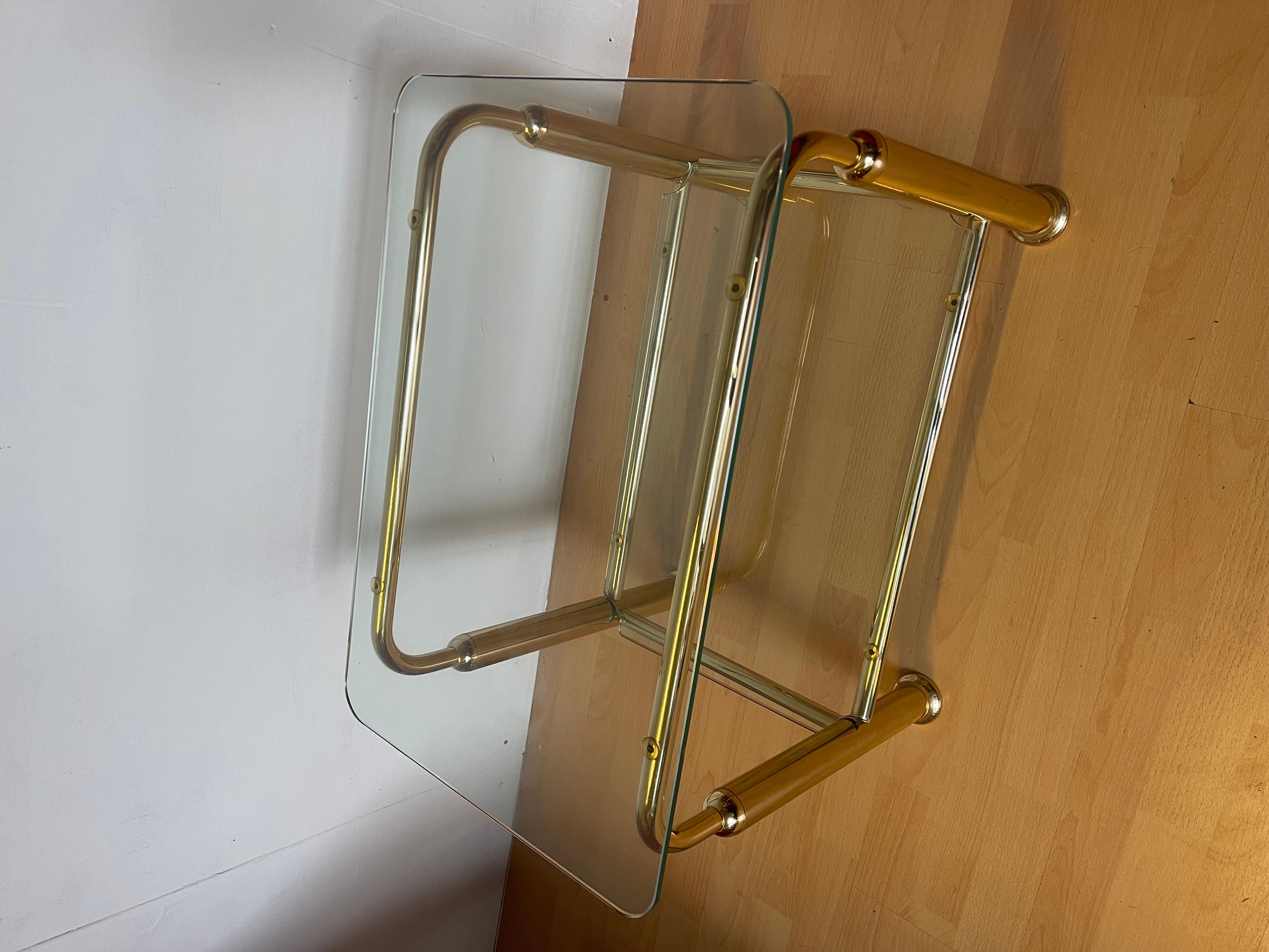 Tavolini italiano in ottone e vetro anni '90 Otro en venta
