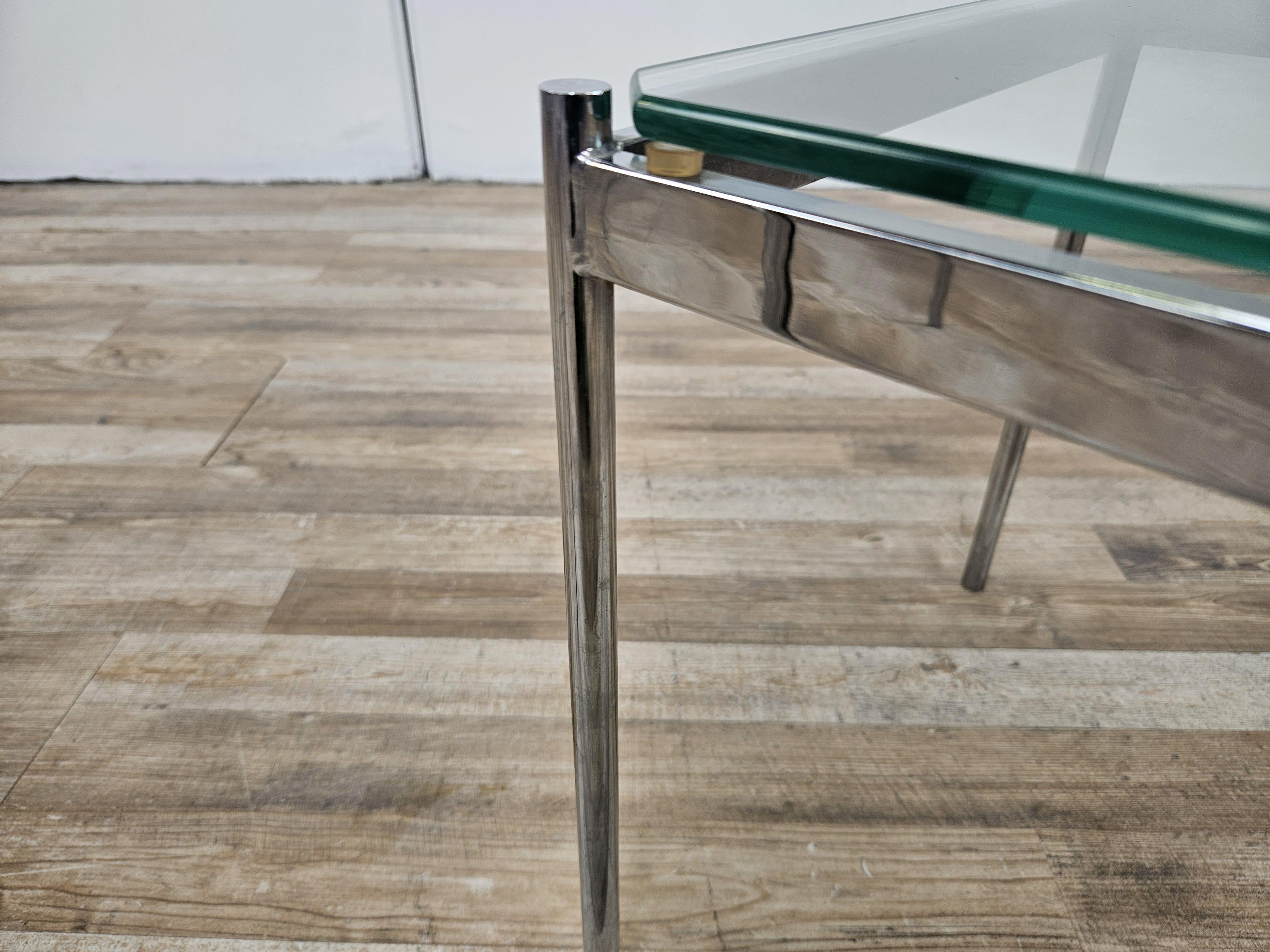Tables basses en acier et verre du milieu des années 1970 en vente 4
