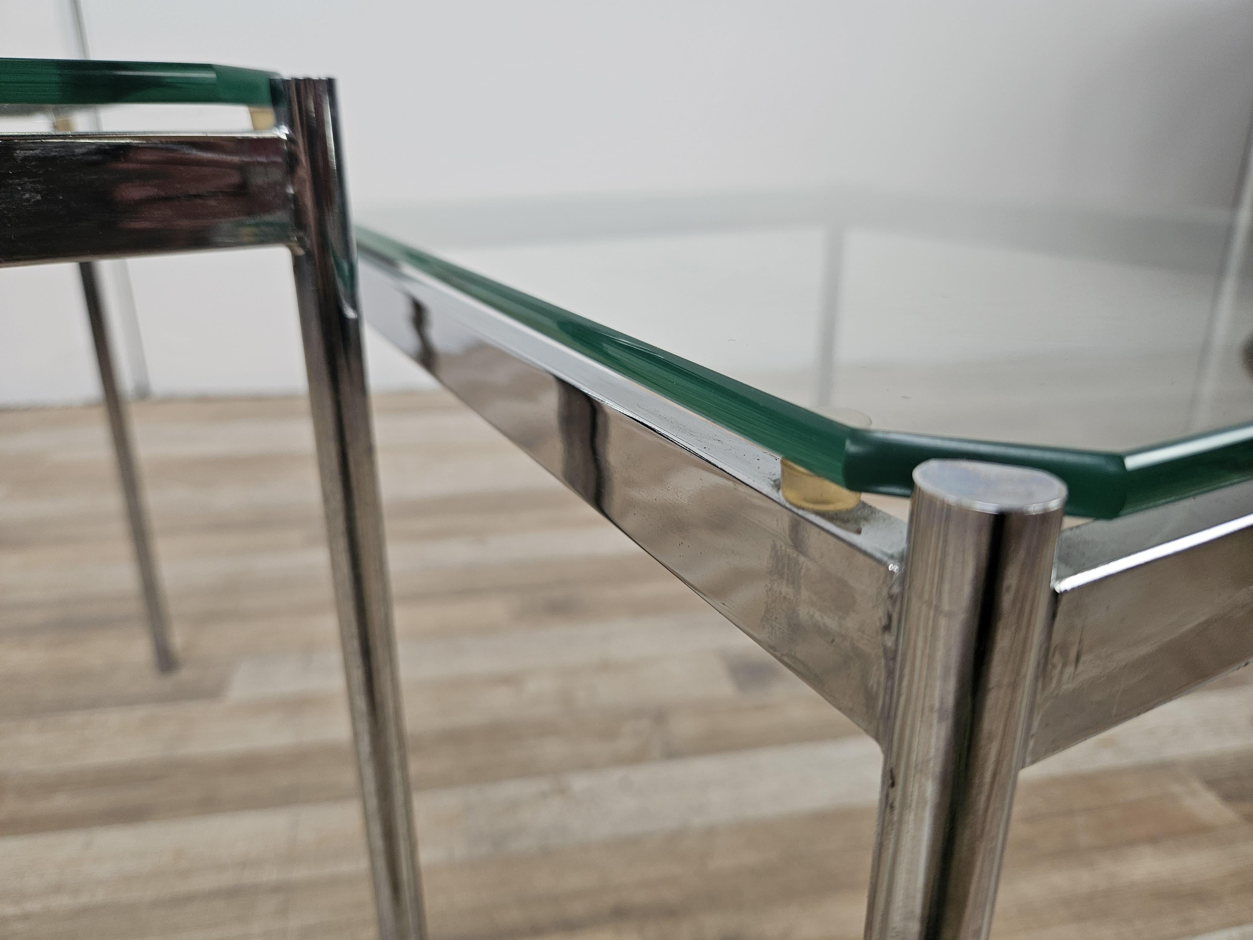 Tables basses en acier et verre du milieu des années 1970 en vente 1