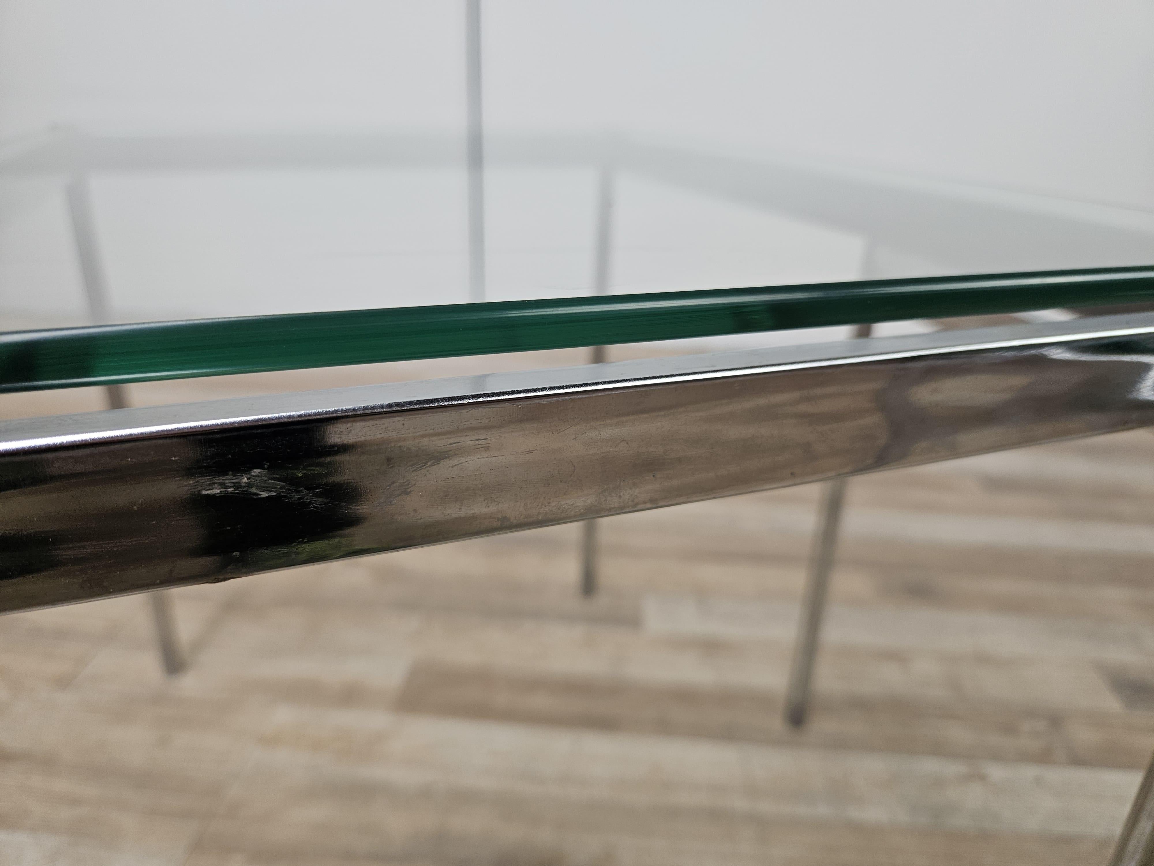 Tables basses en acier et verre du milieu des années 1970 en vente 2