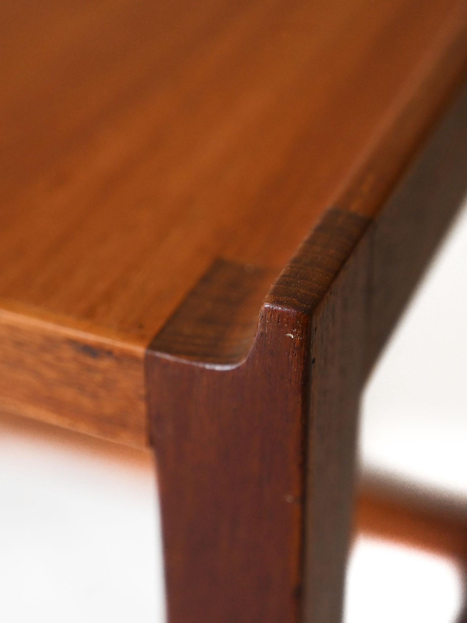 Schwedische Couchtische aus Teakholz im Angebot 6