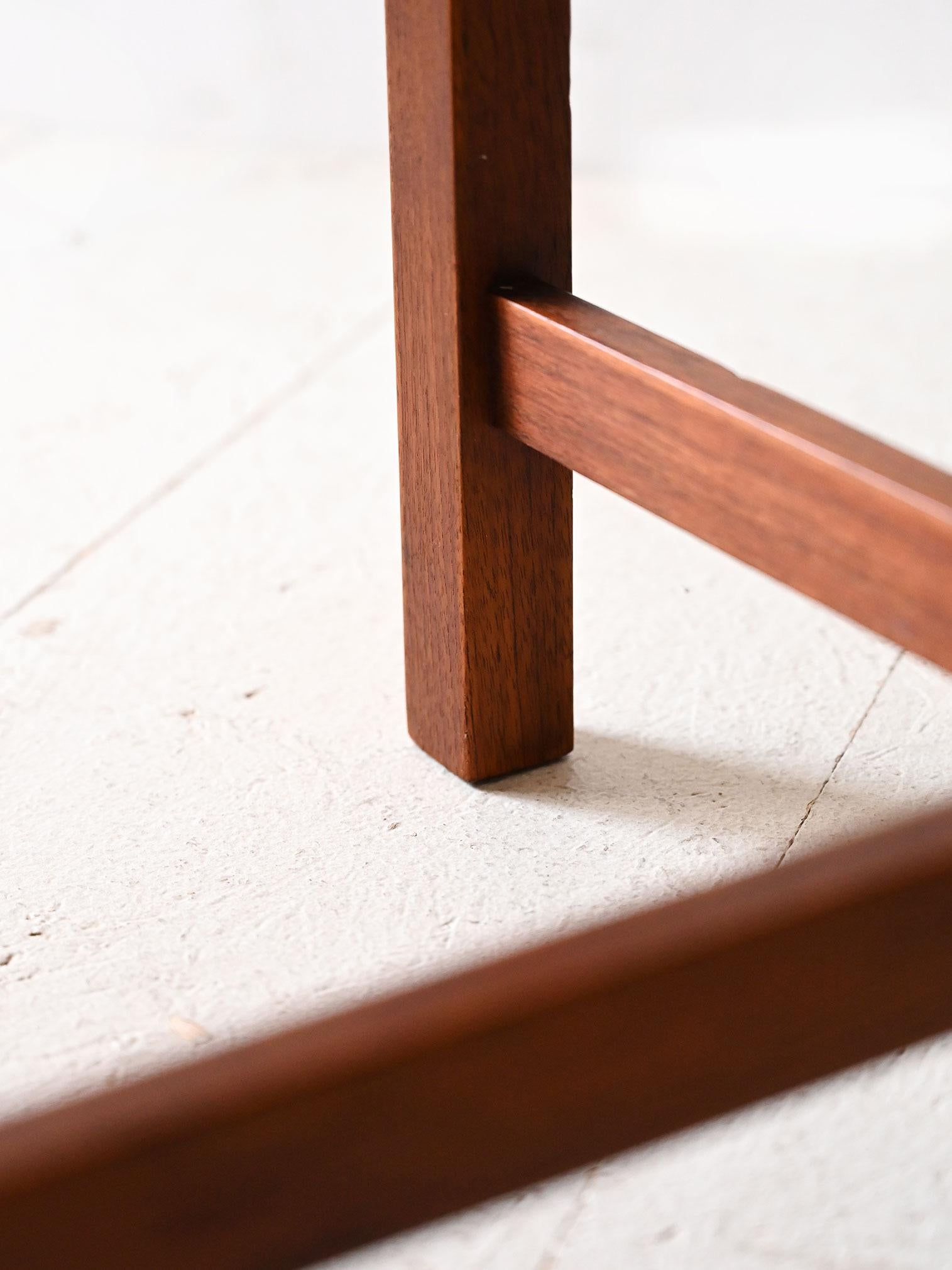 Schwedische Couchtische aus Teakholz im Angebot 3