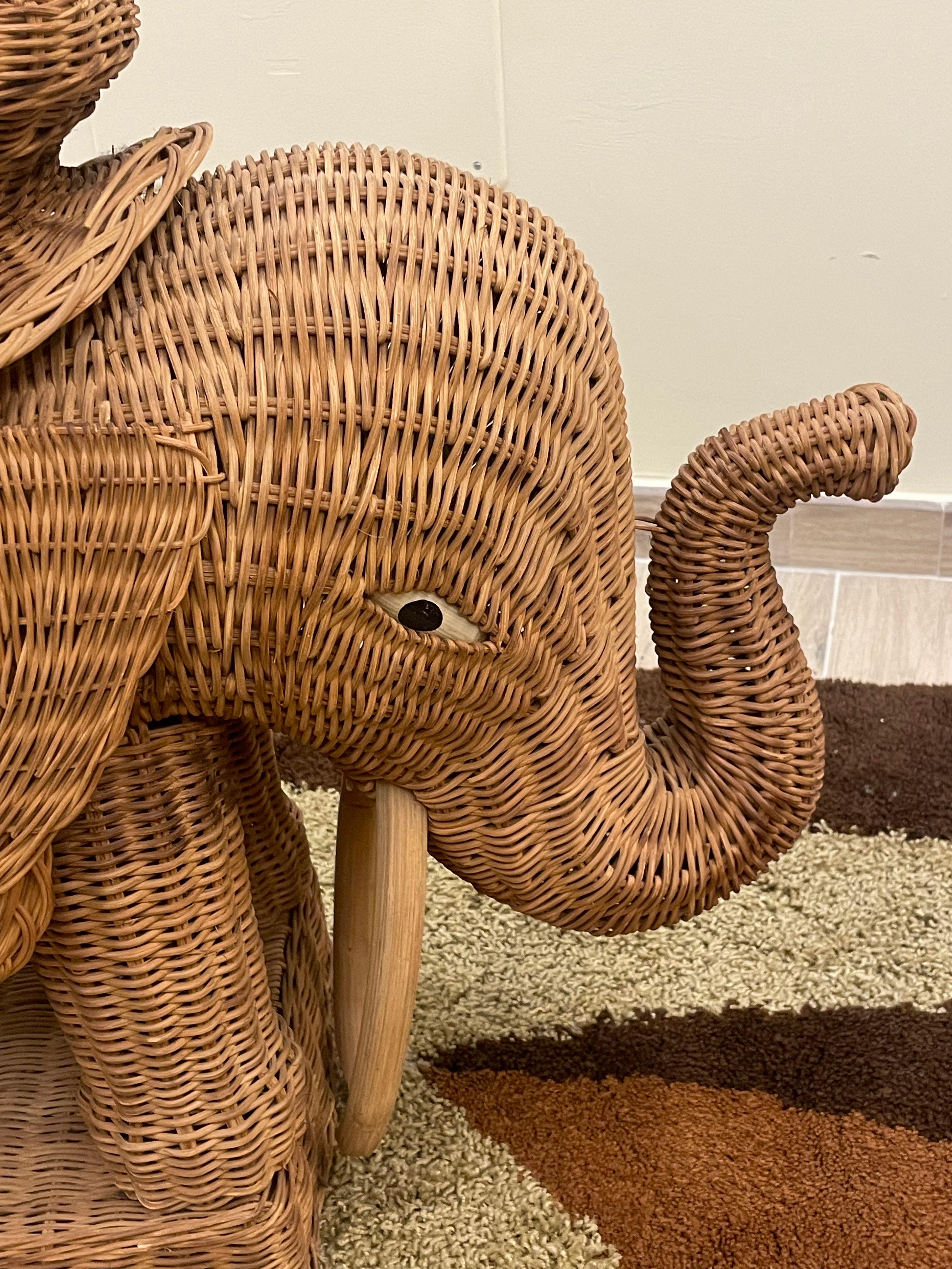 Elephant-shaped rattan coffee table, 1960s For Sale 5