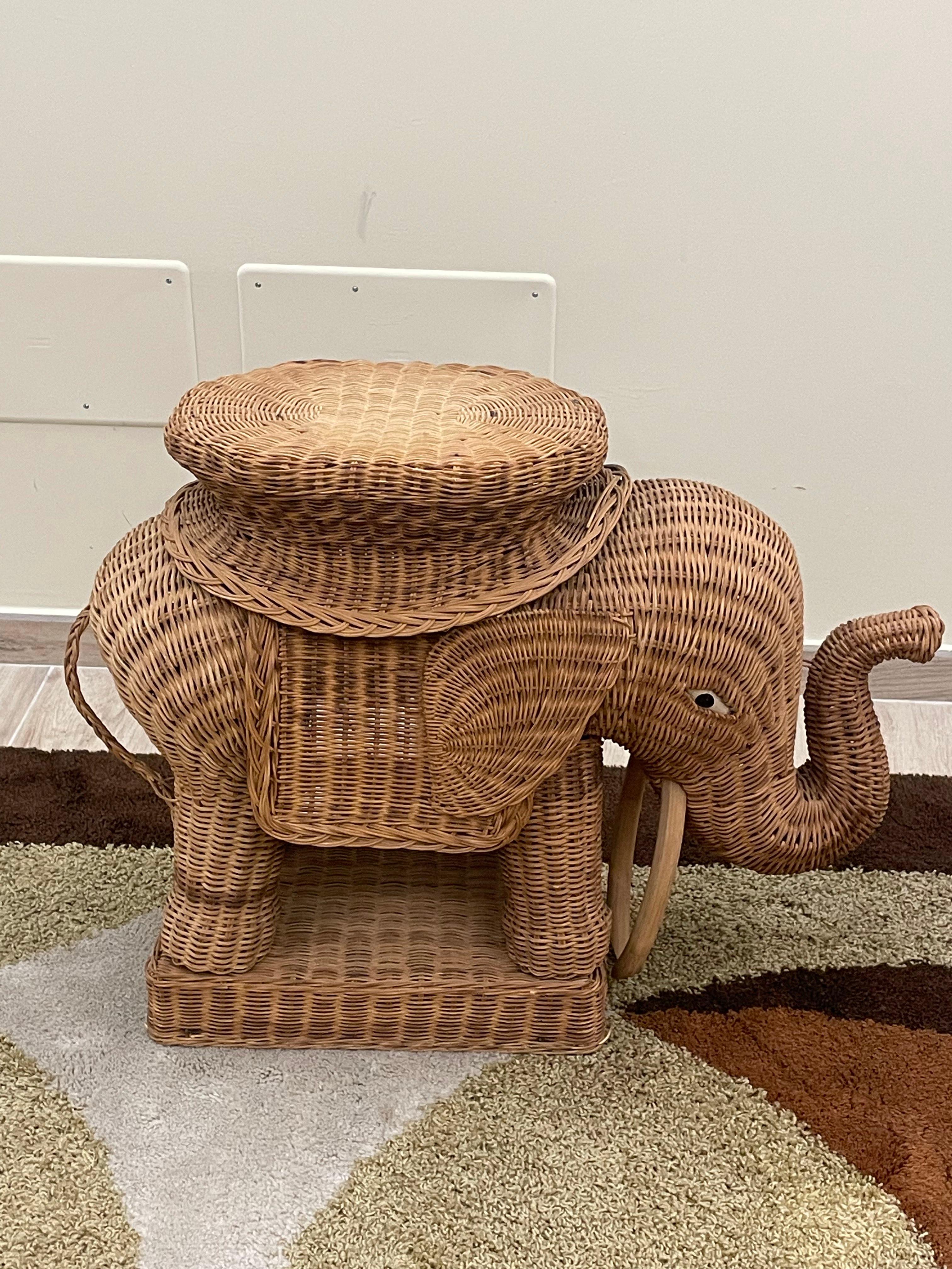 Mid-Century Modern Elephant-shaped rattan coffee table, 1960s For Sale