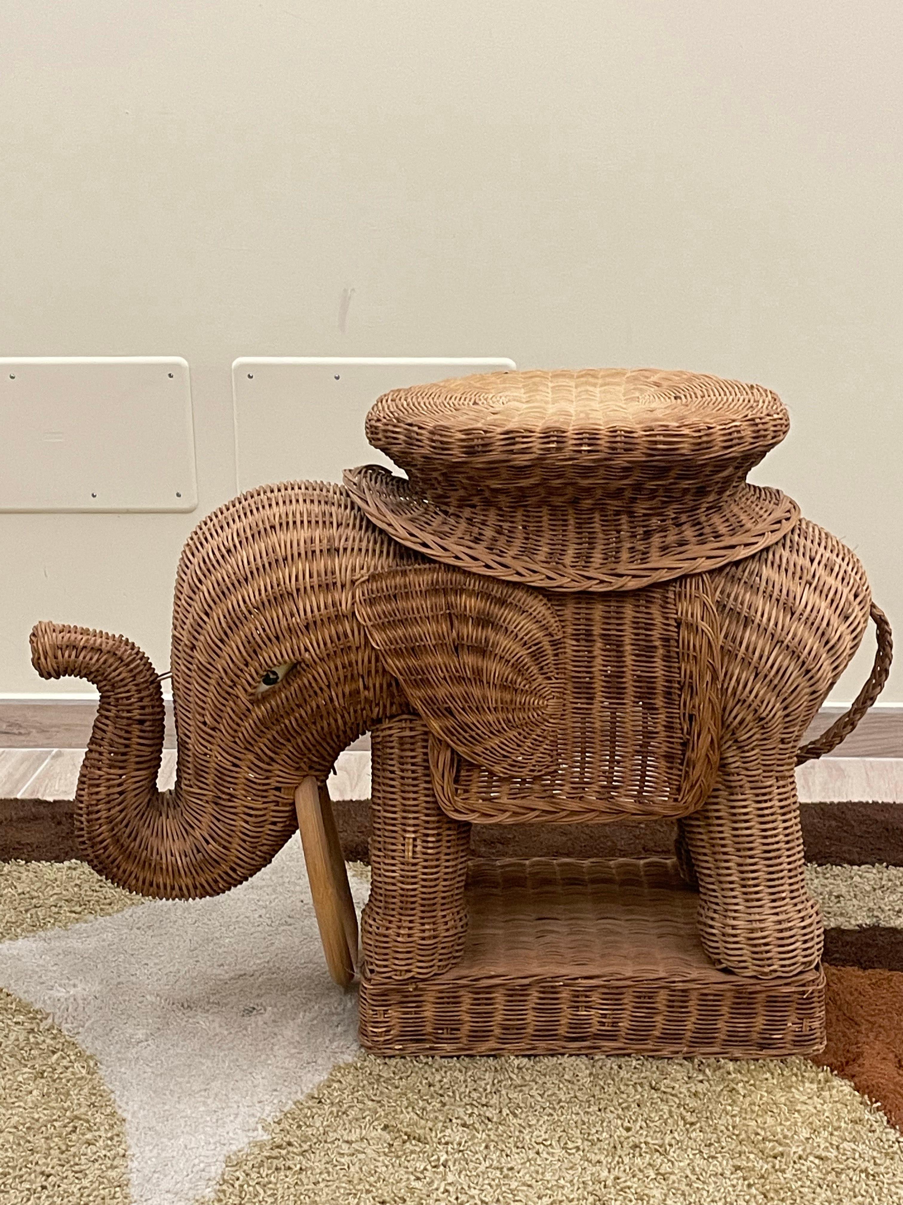 Elephant-shaped rattan coffee table, 1960s For Sale 1