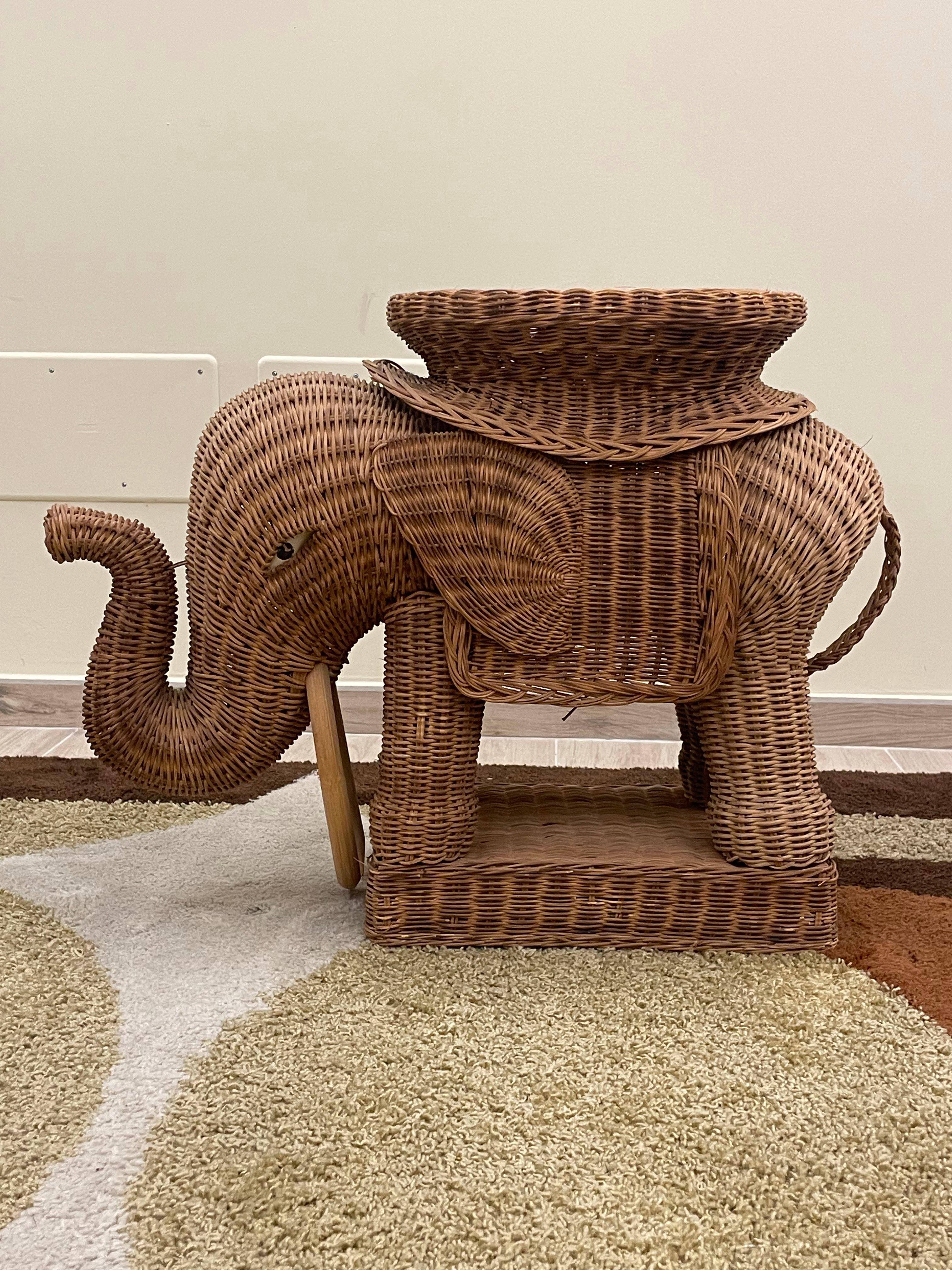 Elephant-shaped rattan coffee table, 1960s For Sale 2