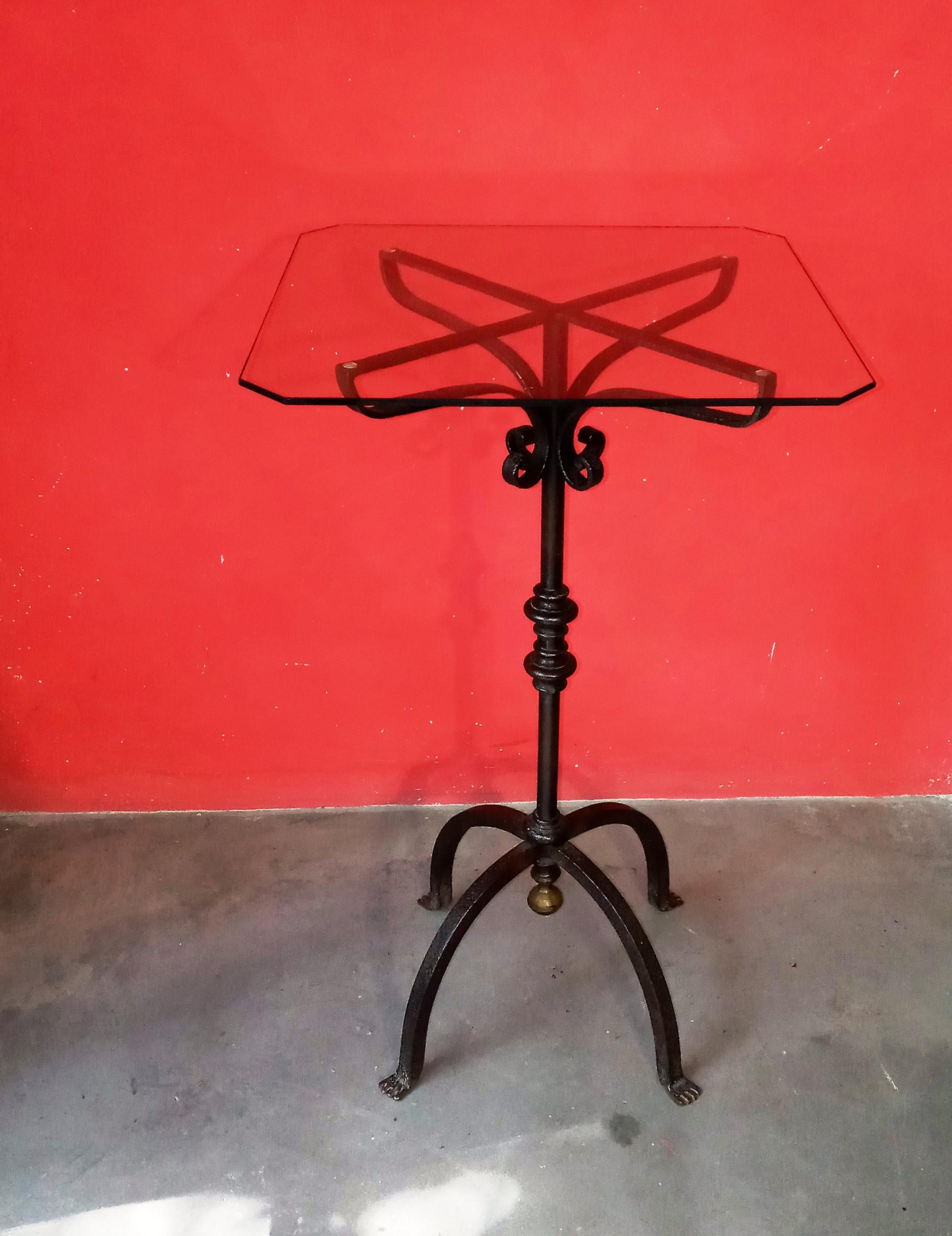 Néo-Renaissance table d'appoint haute, fer forgé 1940s en vente