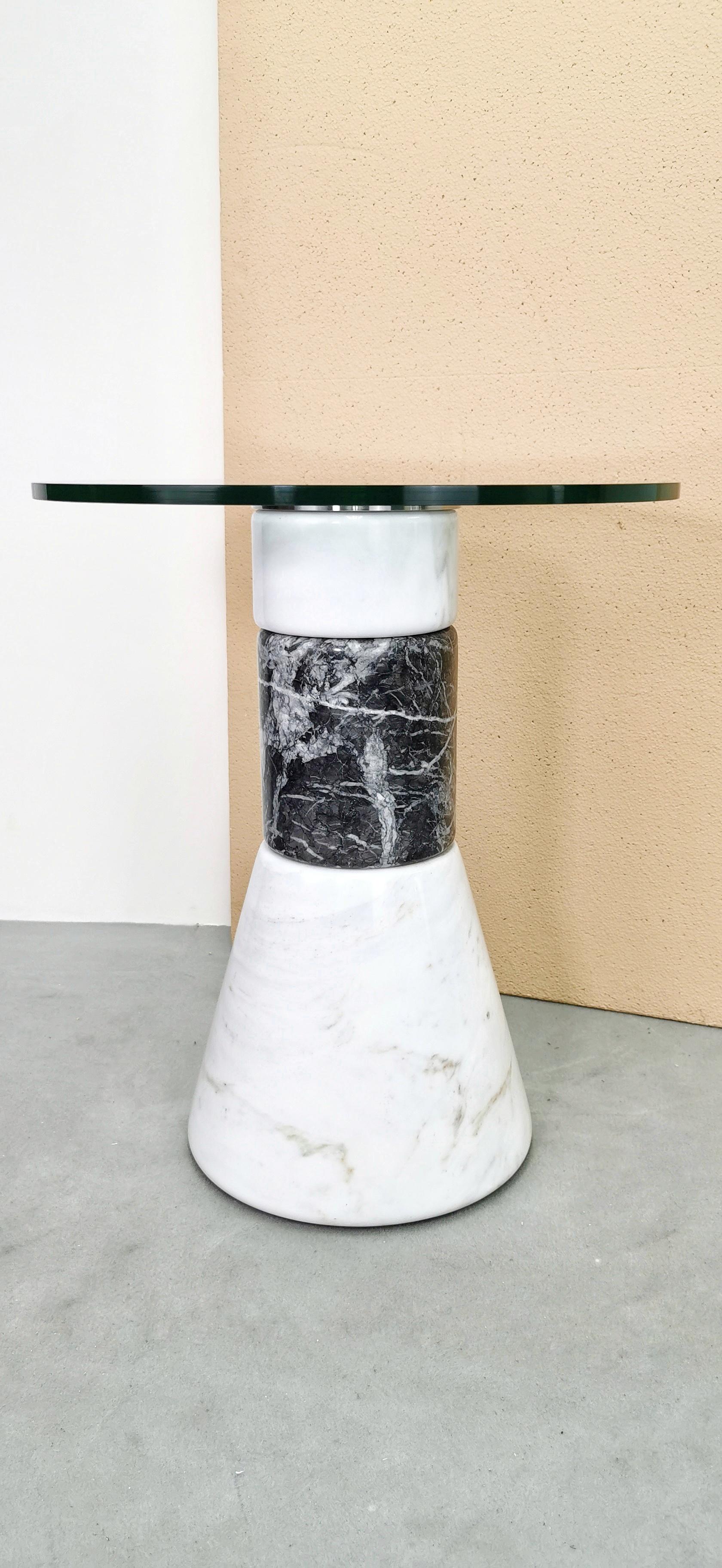 Table d'appoint en marbre et verre Acerbis, production des années 1980 en vente 1