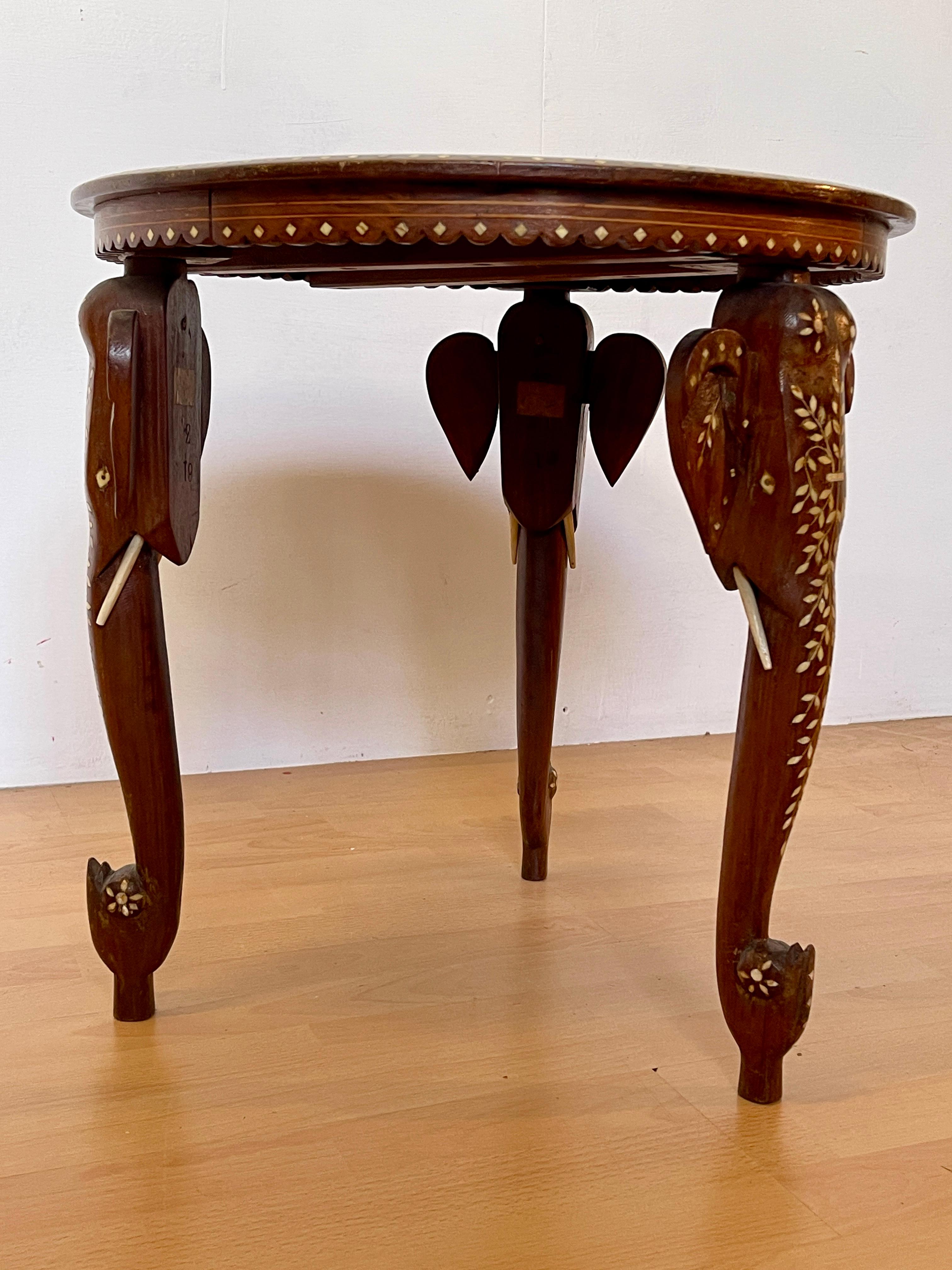 Mesa de centro angloindia mahal Elefante en marquetería de madera y hueso S. XX en venta 5