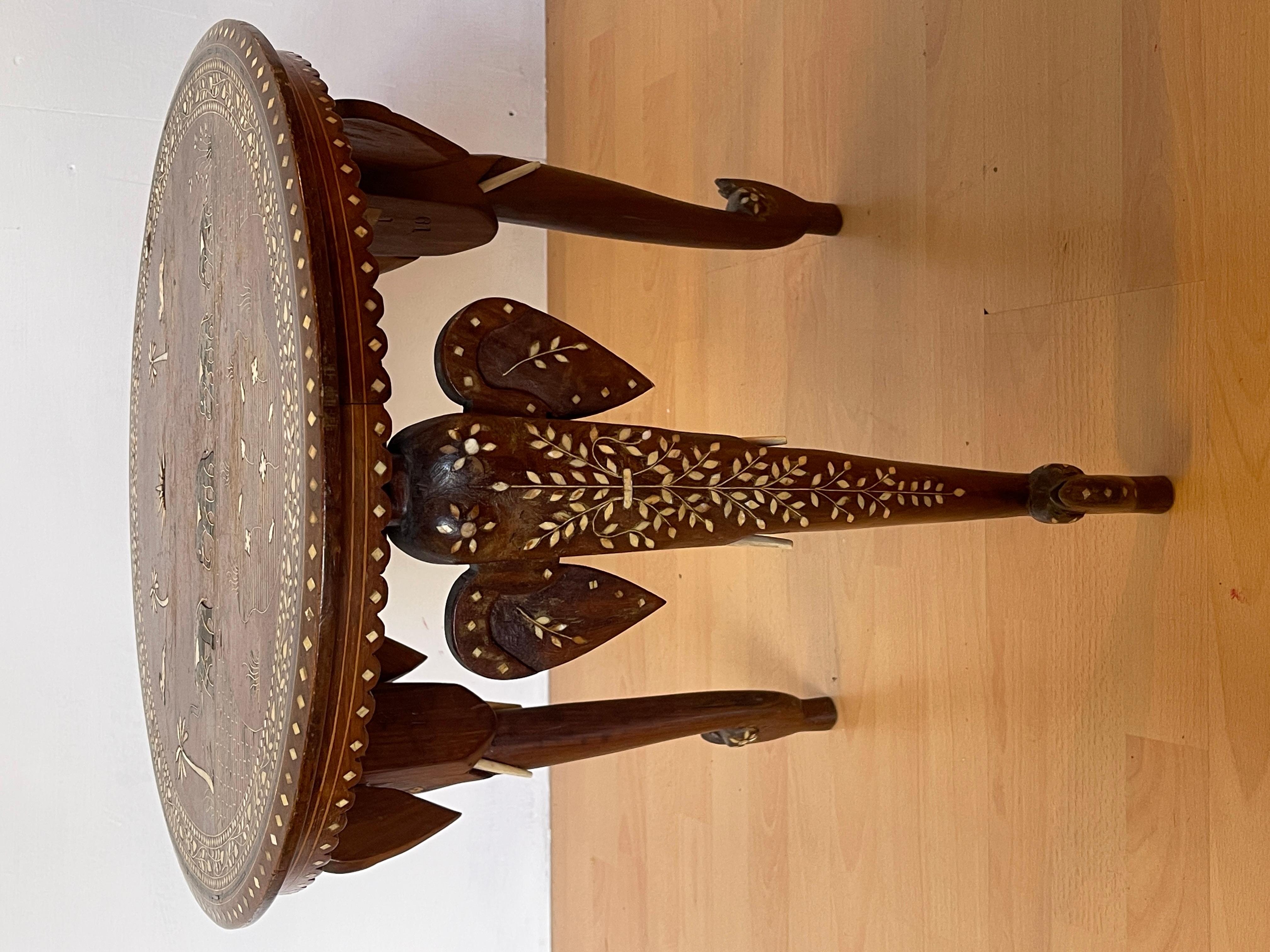 Mesa de centro angloindia mahal Elefante en marquetería de madera y hueso S. XX en venta 3