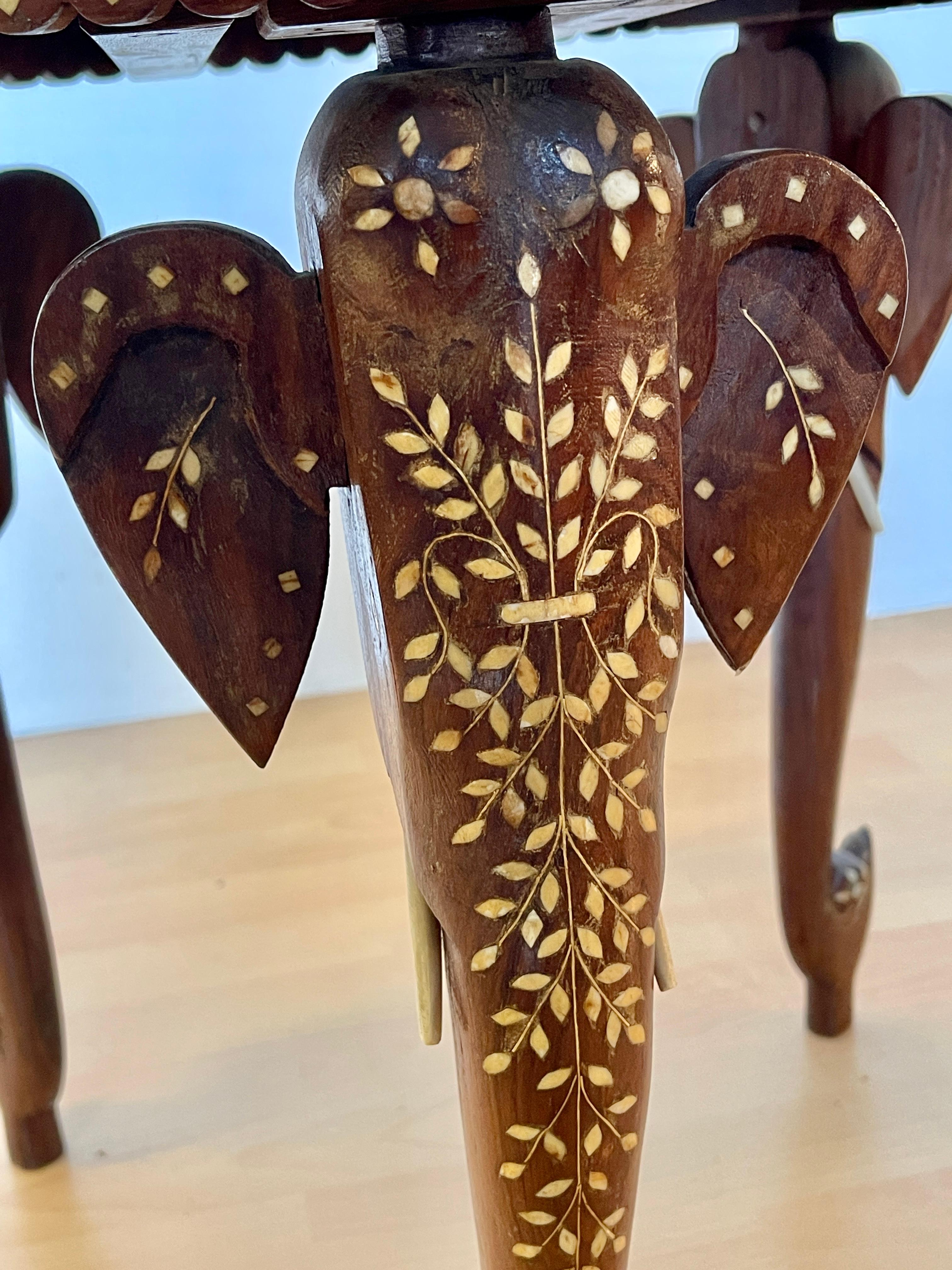Mesa de centro angloindia mahal Elefante en marquetería de madera y hueso S. XX en venta 4