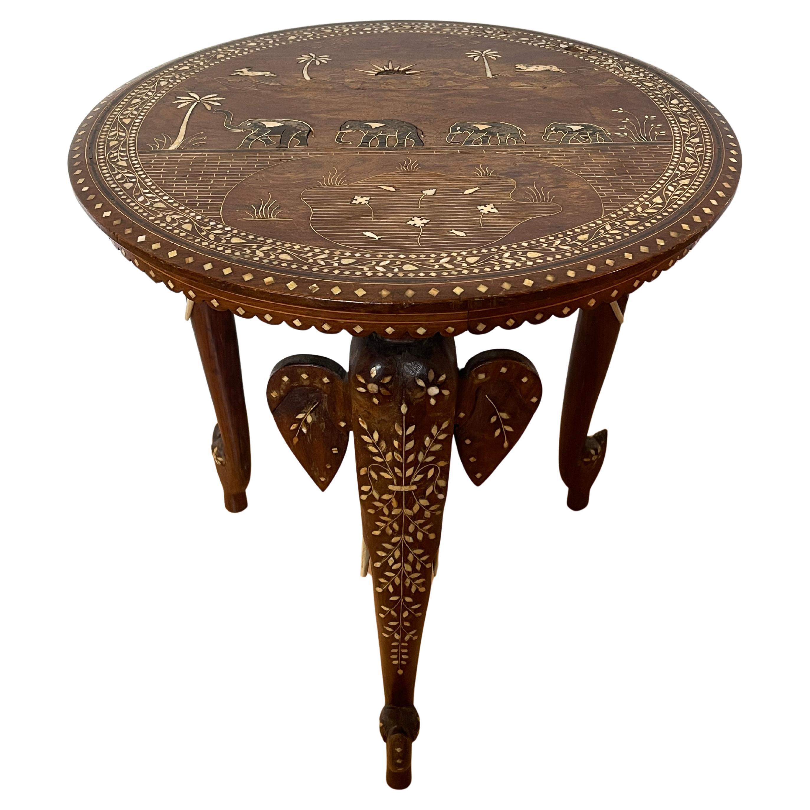 Mesa de centro angloindia mahal Elefante en marquetería de madera y hueso S. XX en venta