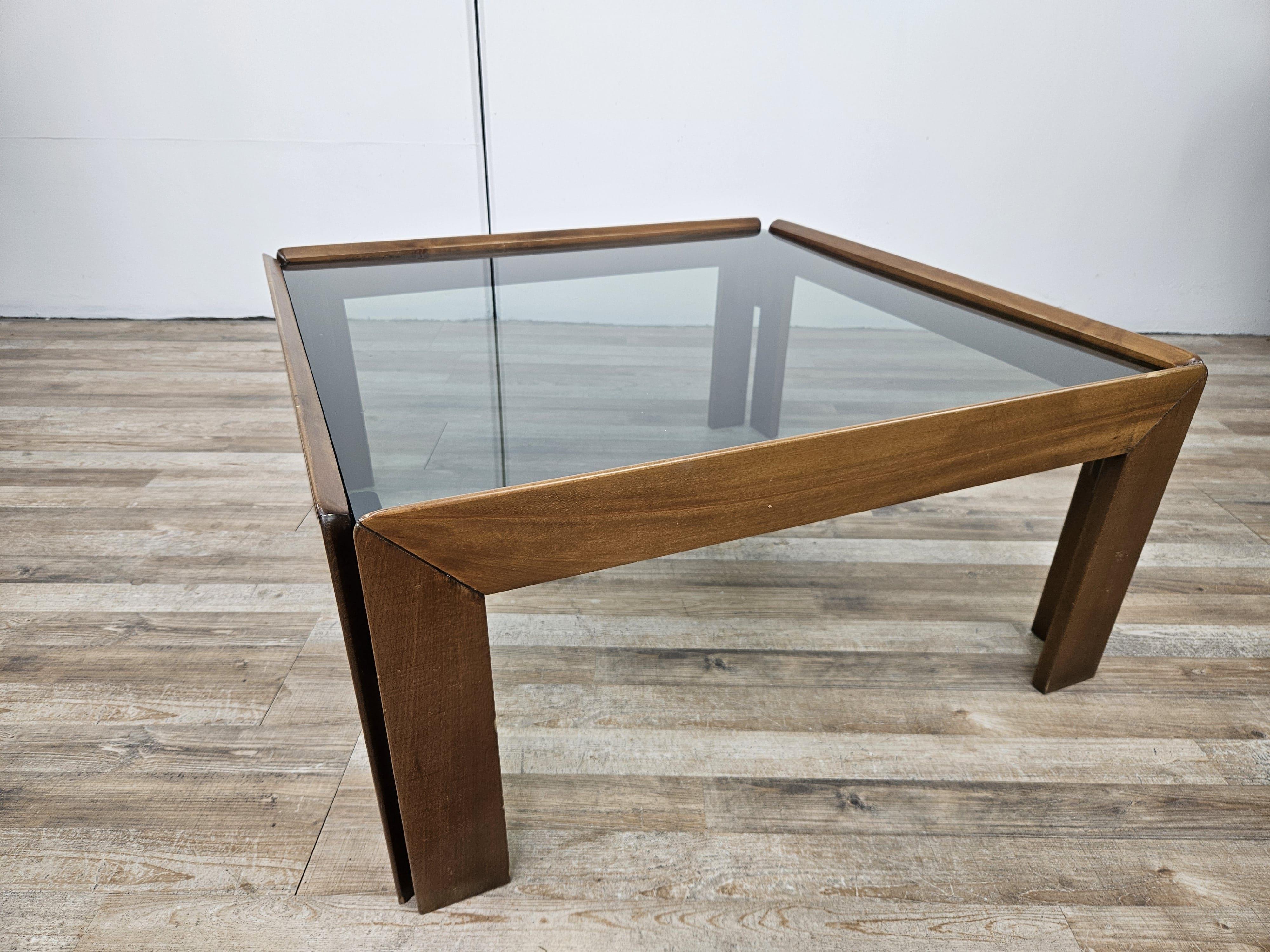 Mid-Century Modern 1960s coffee table attributed to Afra and Tobia Scarpa for Cassina For Sale