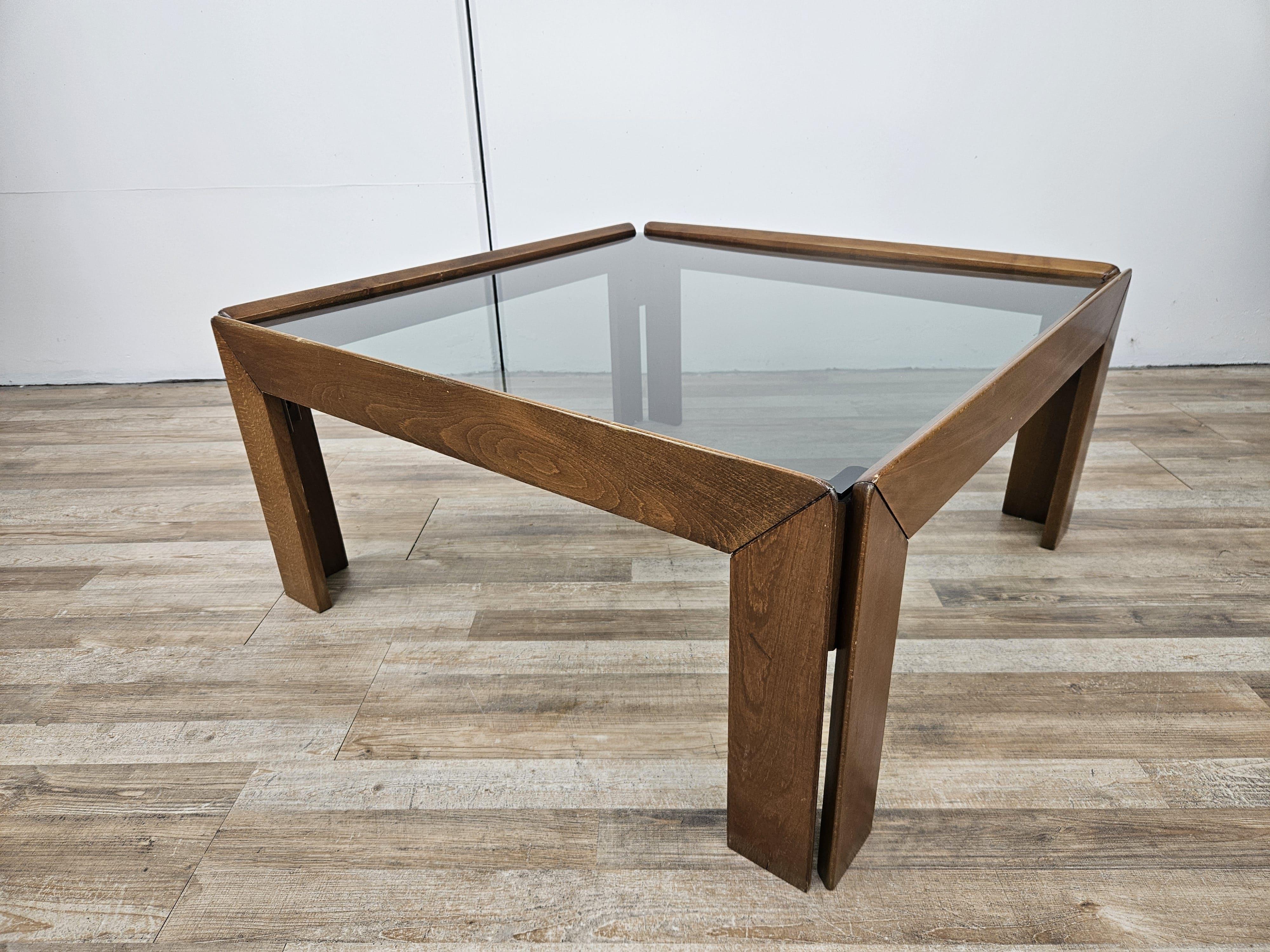 Italian 1960s coffee table attributed to Afra and Tobia Scarpa for Cassina For Sale