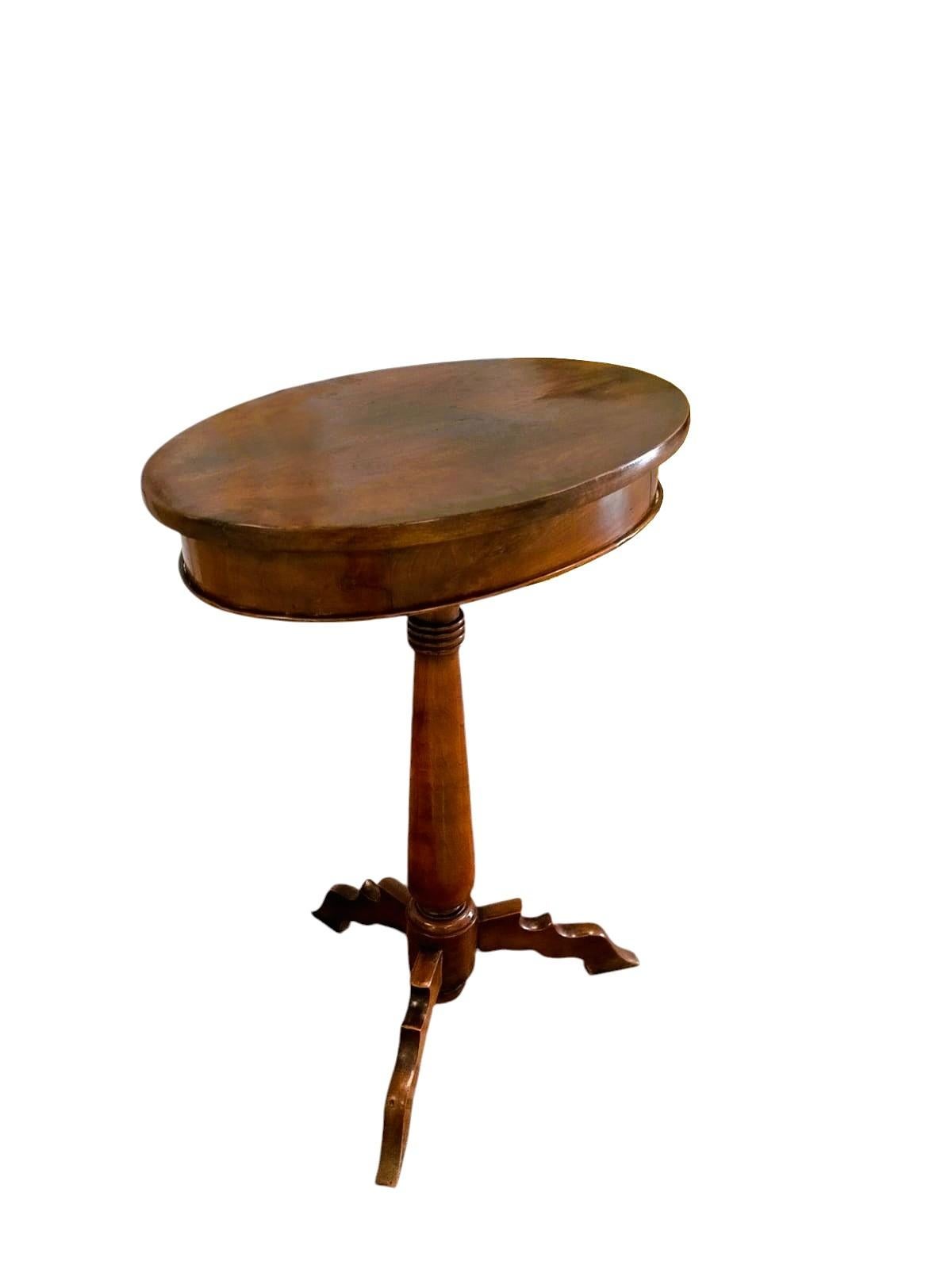 Tavolino Antico Ovale Luigi Filippo – Epoca 1800, in Noce Massello In condizioni buone in vendita a Cesena, FC